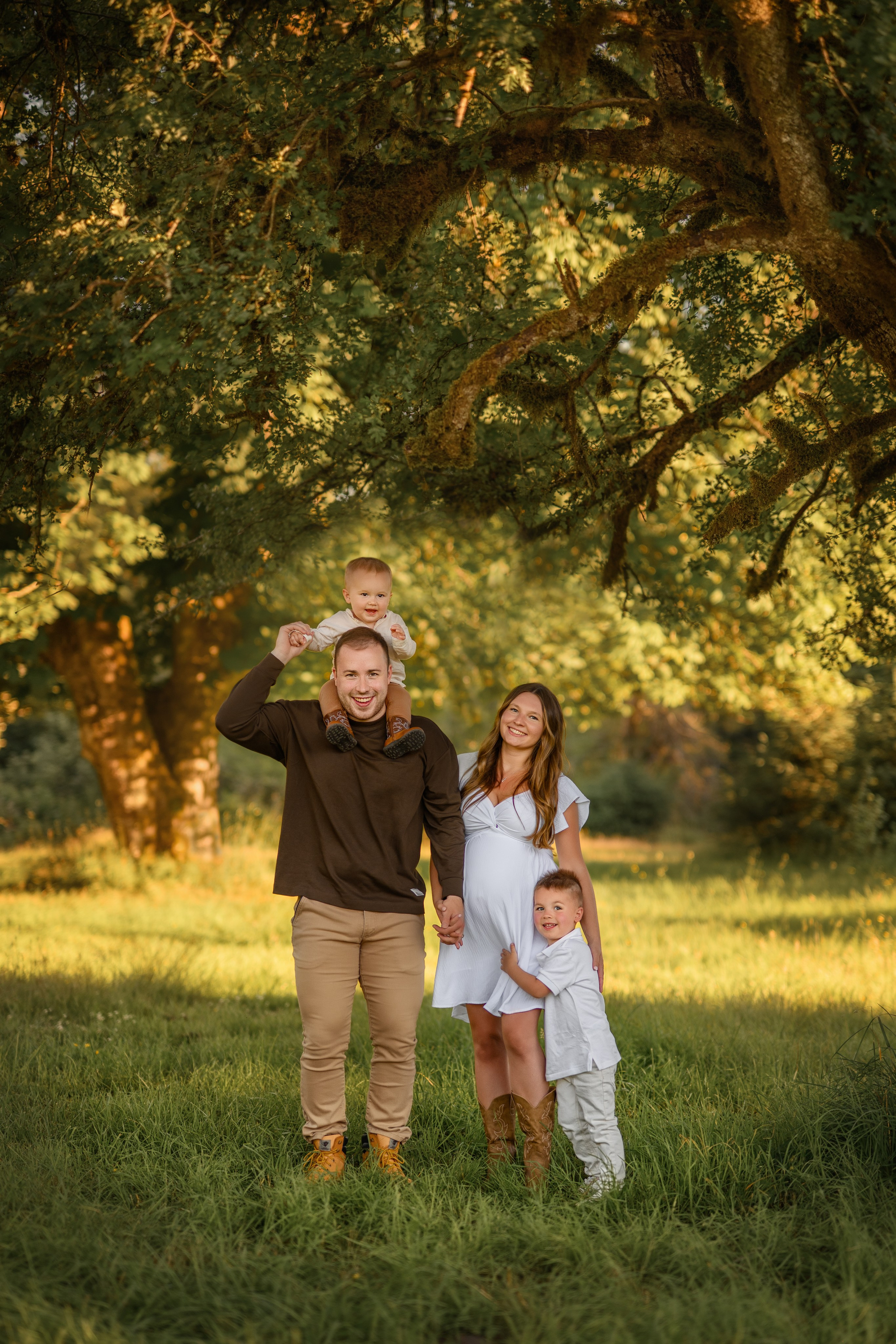 Family of Andrey & Valentina. Wedding & family photography in Seattle area. Helen Michelle photographer