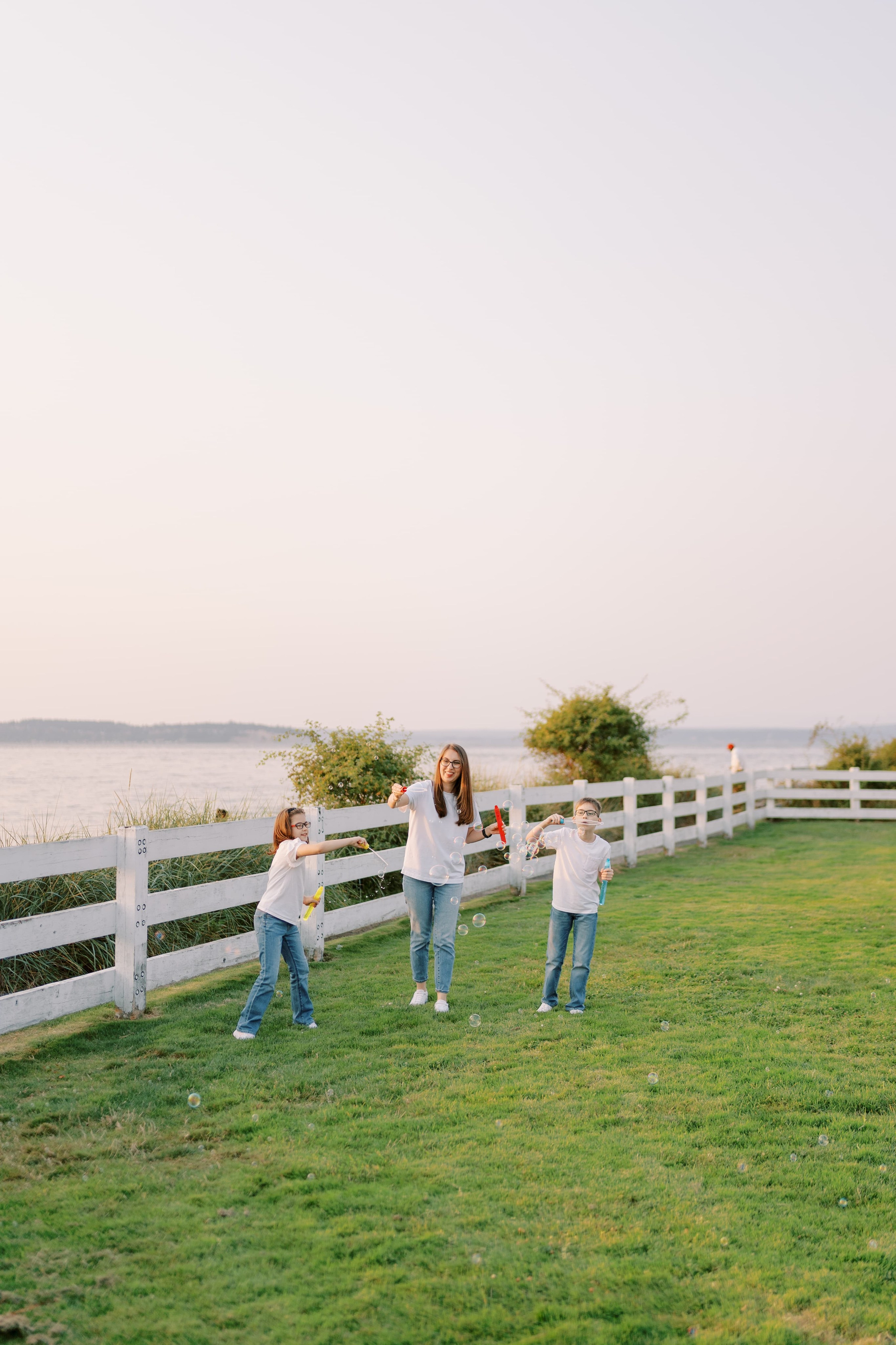 Family photoshoot. Vitalina with her family. August 2024. Lighthouse in Mukilteo. EVAN ARISTOV WEDDING PHOTOGRAPHY — Seattle Wedding Photographer
