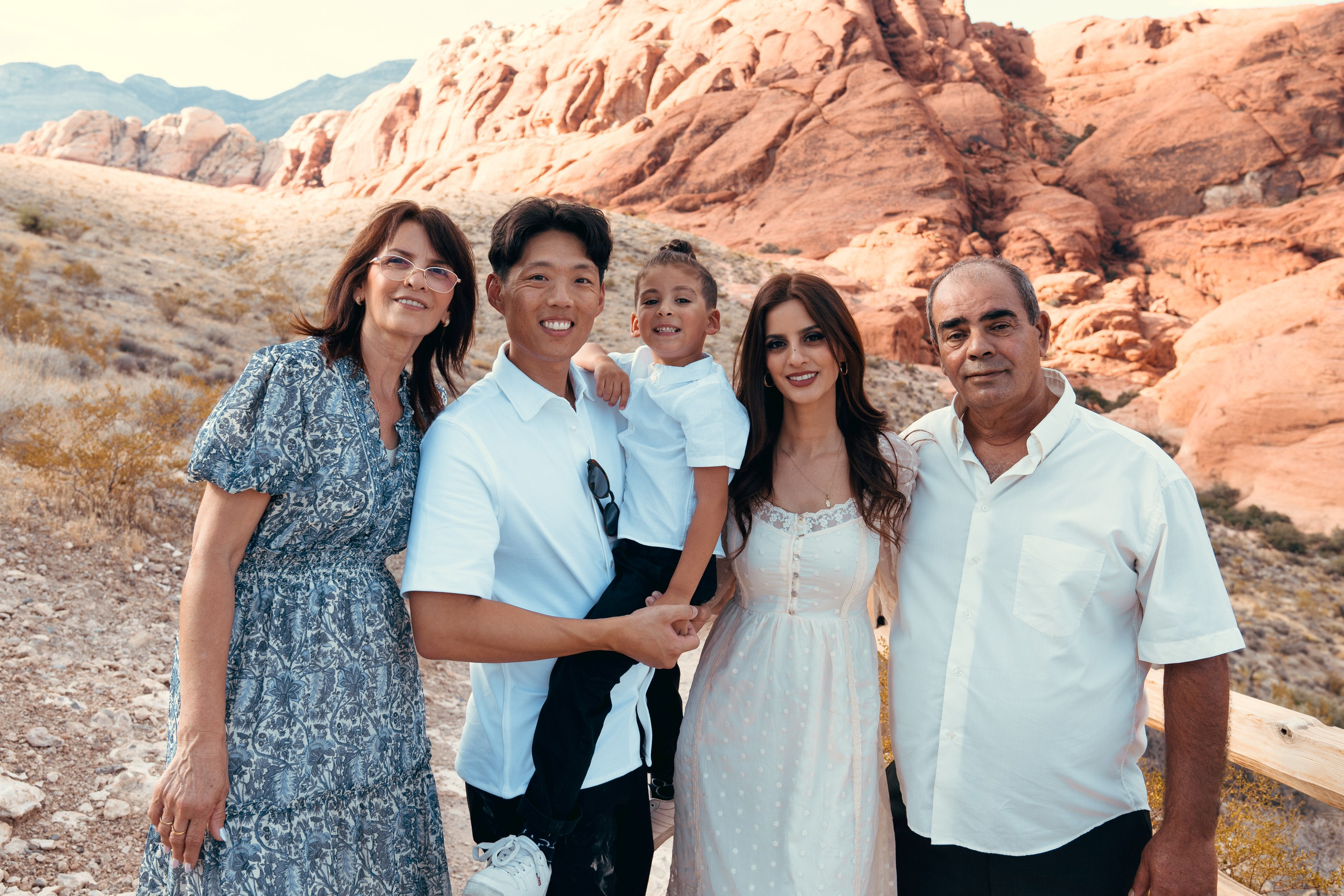 Chris&his family. Wedding & elopement photographer Viktoriya Kravtsov. Las Vegas