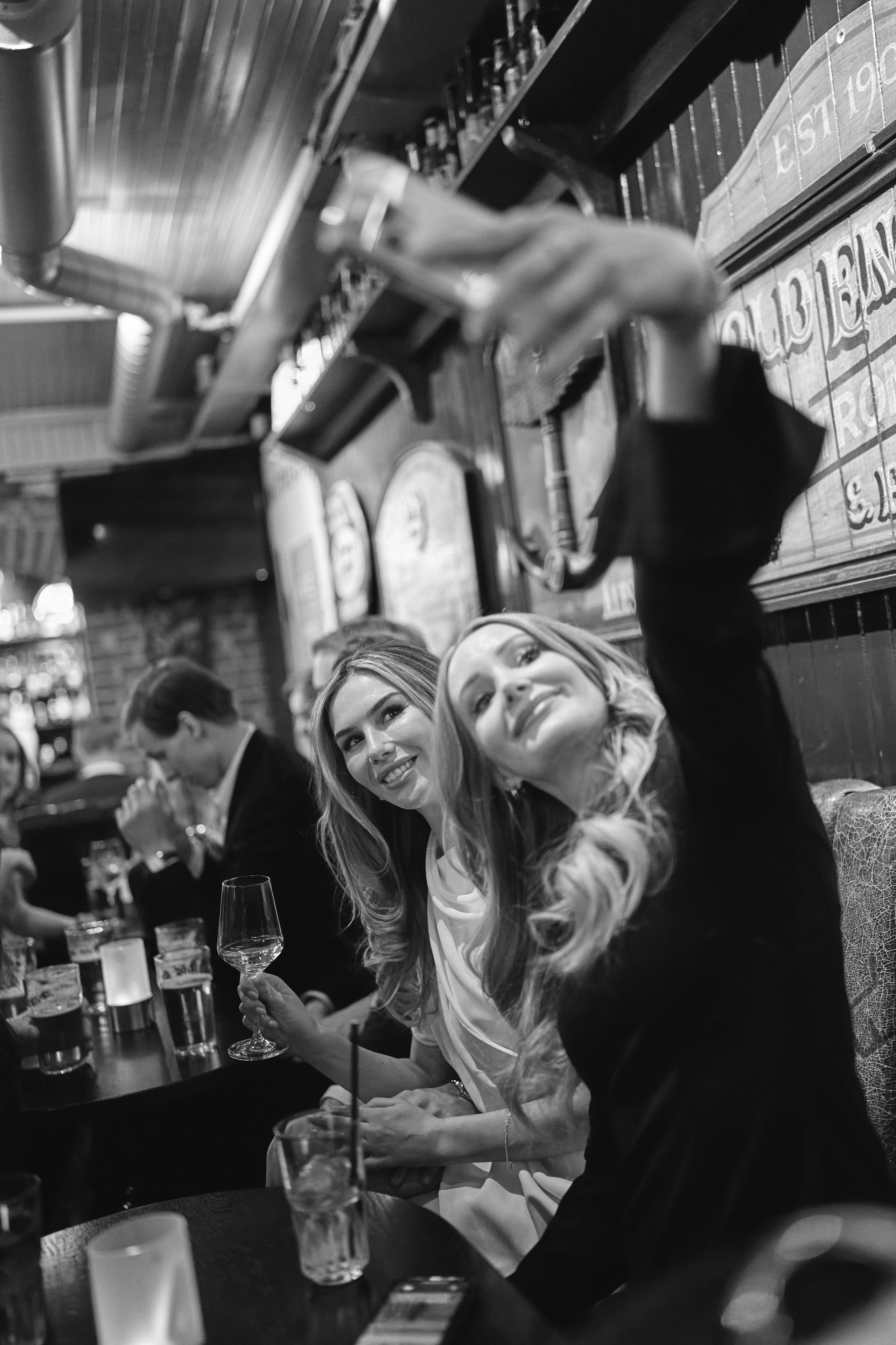 Amy in Oslo. Bryllupsfotograf i Oslo. André Korsak – candid og dokumentarisk fotograf