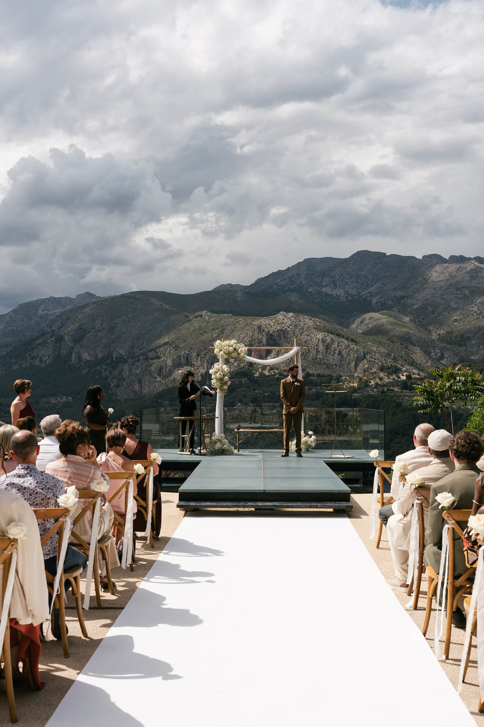 Sarah and Theo — VIVOOD. Fotógrafos de bodas de destino y creadores de contenido con base en España