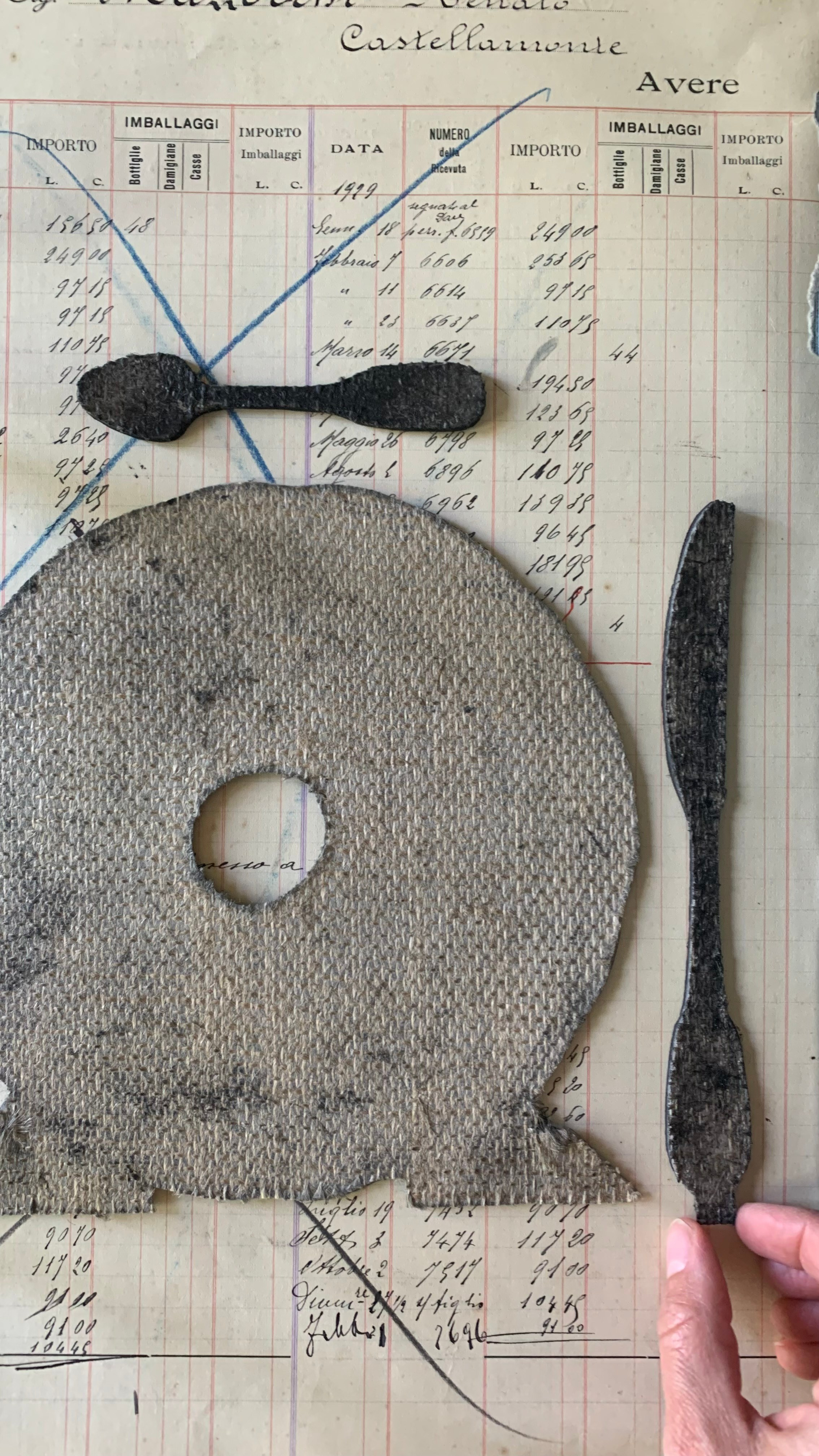 Nr. 195 PANEM QUOTIDIANUM. 29.5 cm  x 43 cm Linoleografia stampata a mano su pagina di un registro di un’azienda vinicola del 1920. Inchiostro acrilico. Foto della stampa.