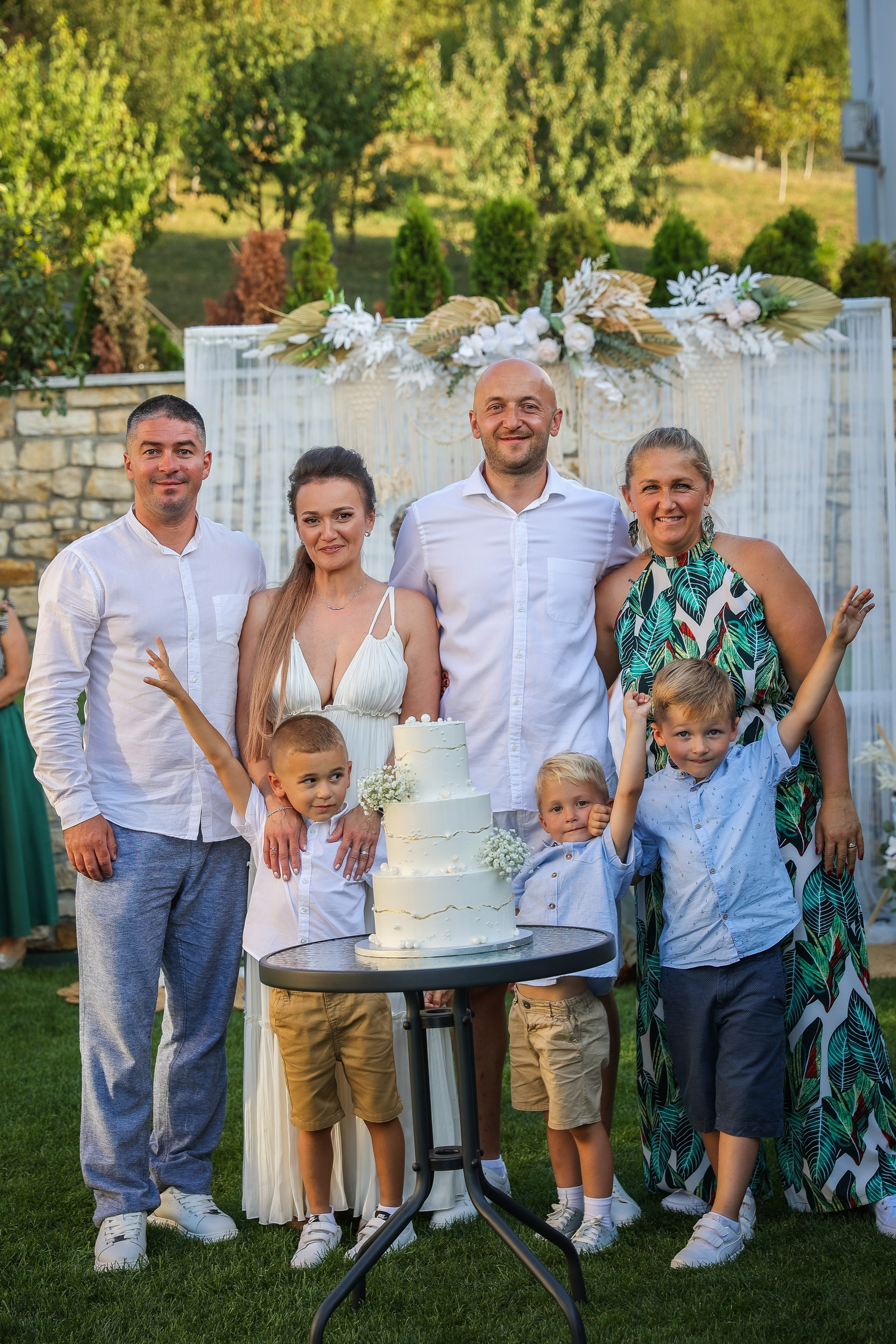 Nunta Cosmin și Simona de la La Moșu a fost exact genul de eveniment care demonstrează cât de frumoasă poate fi o nuntă în aer liber. Rares Bucur is a professional wedding photographer based in Cluj-Napoca, Romania, specializing in wedding photography