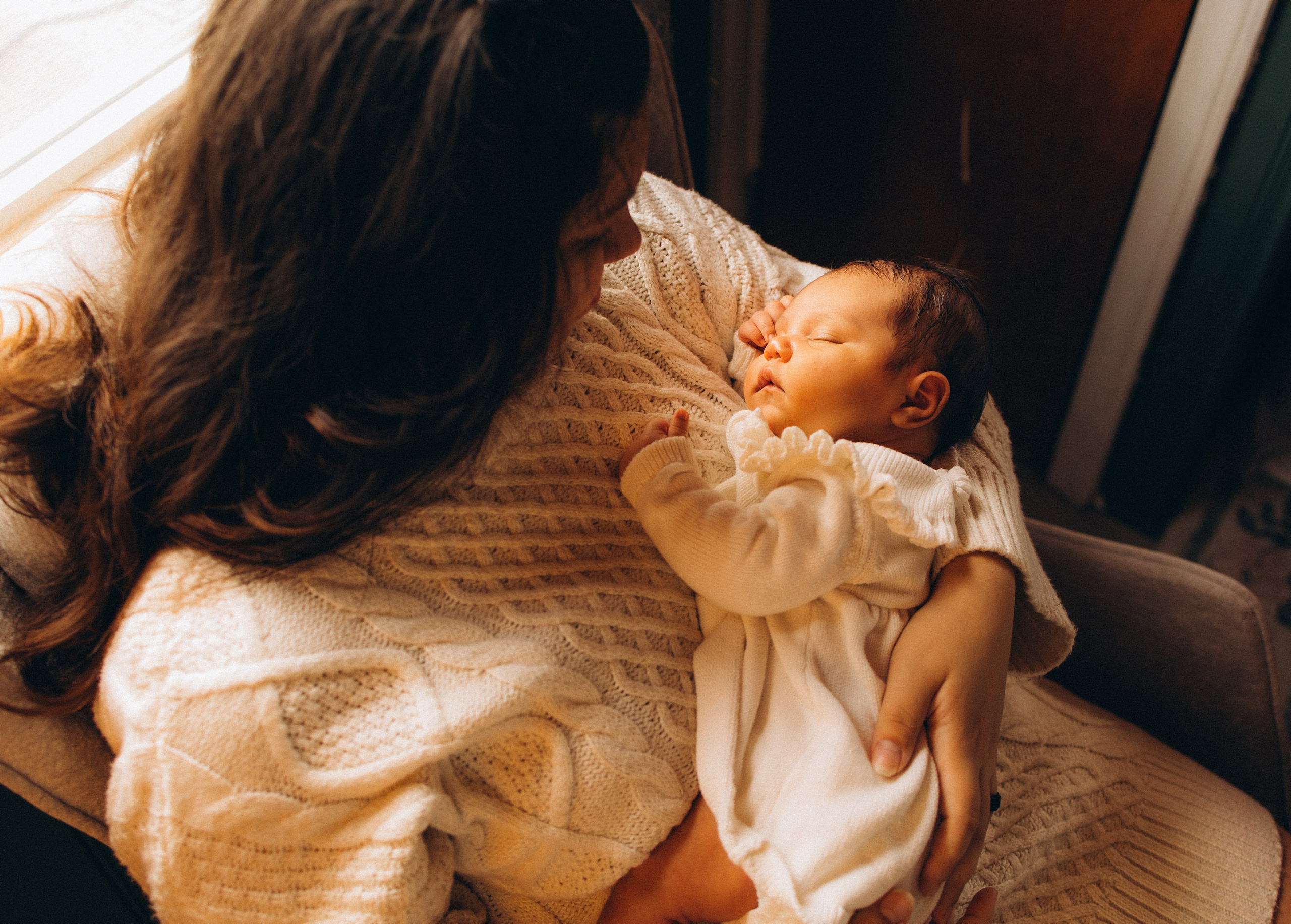 Newborn lifestyle documentary photographer