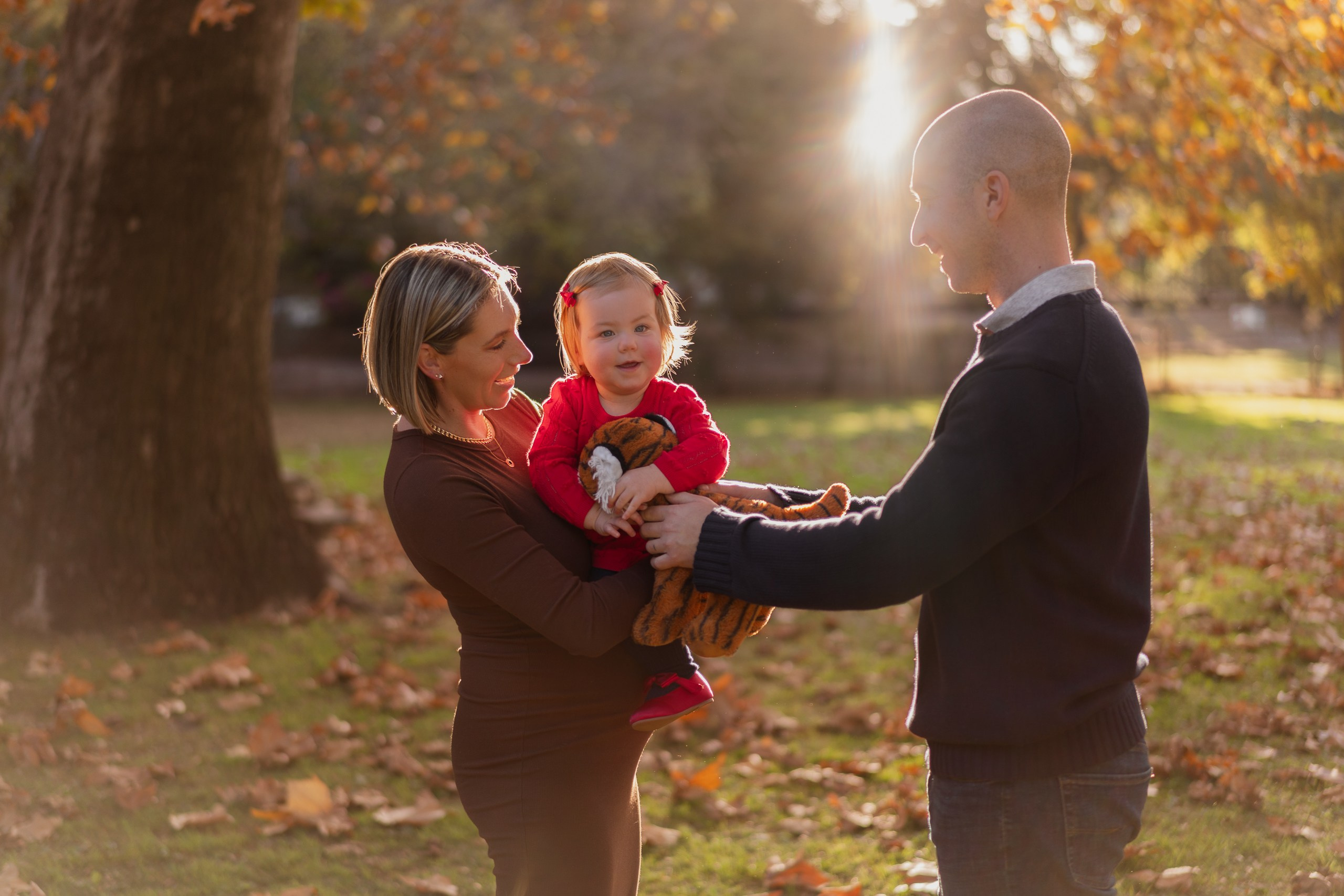 Maternity and family photo session in a Los Angeles park