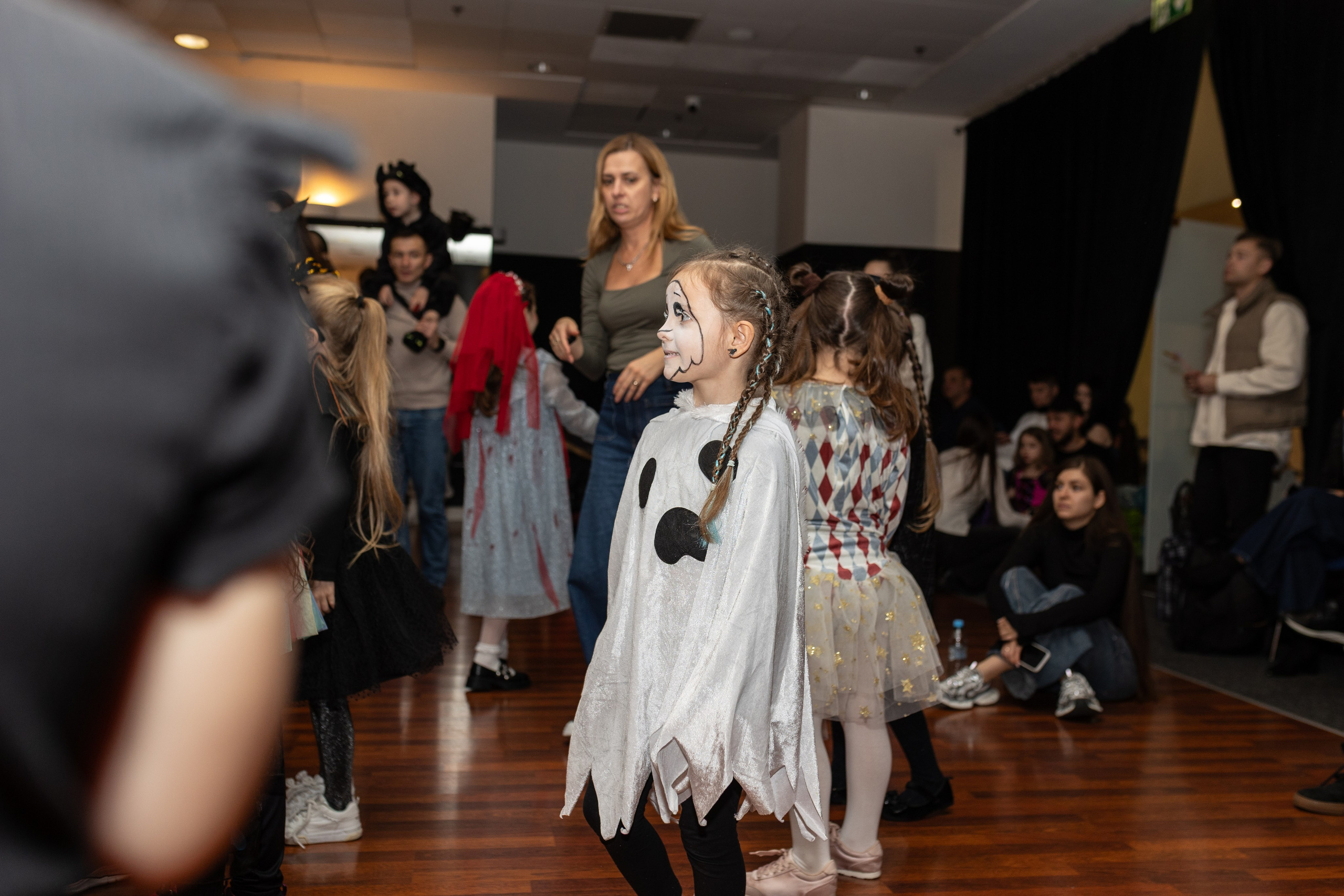 Leo dance studio Helloween 2025. Семейный и детский фотограф в Варшаве Мила Бобровская