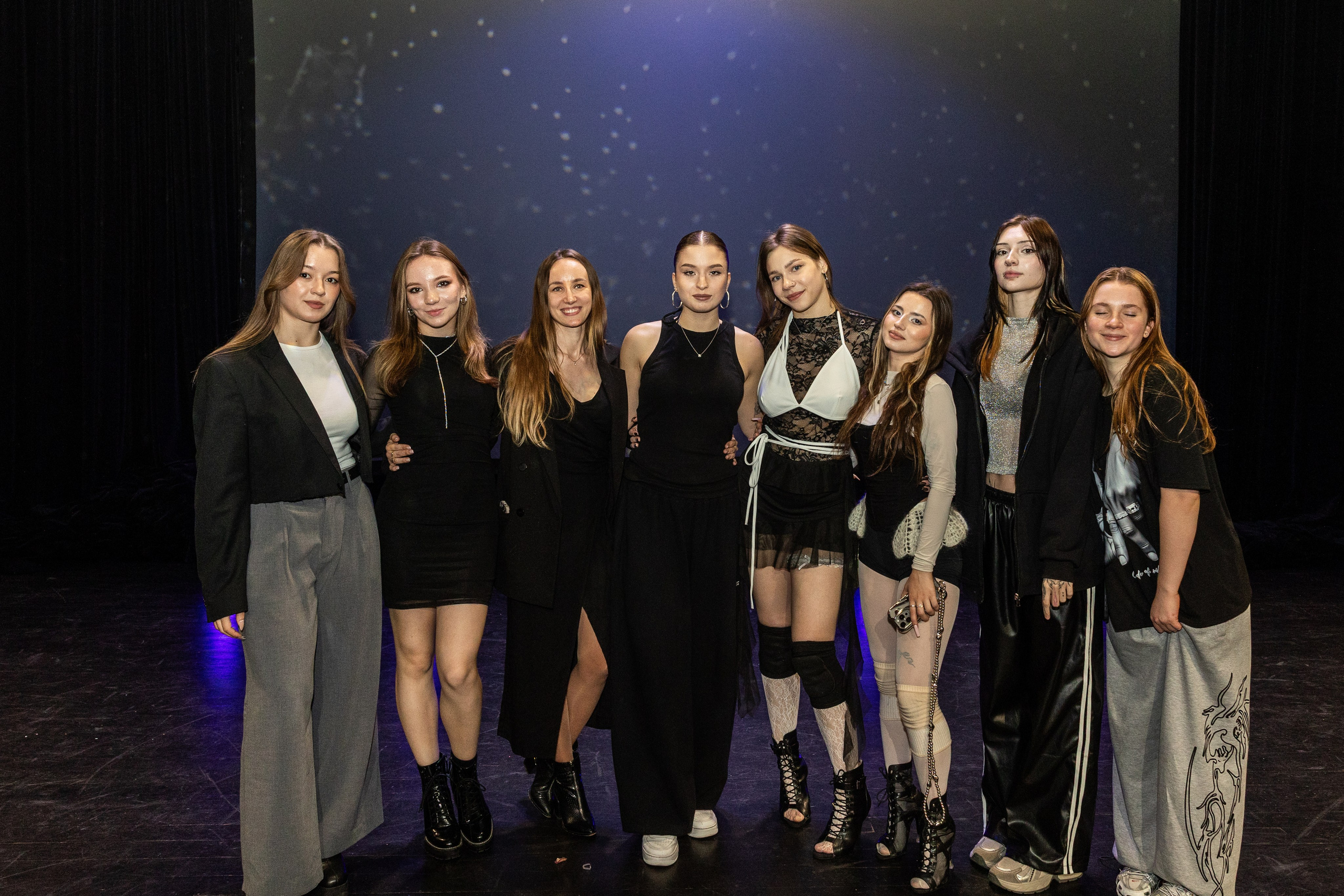 LEO DANCE SHOW WINTER 2025. Семейный и детский фотограф в Варшаве Мила Бобровская