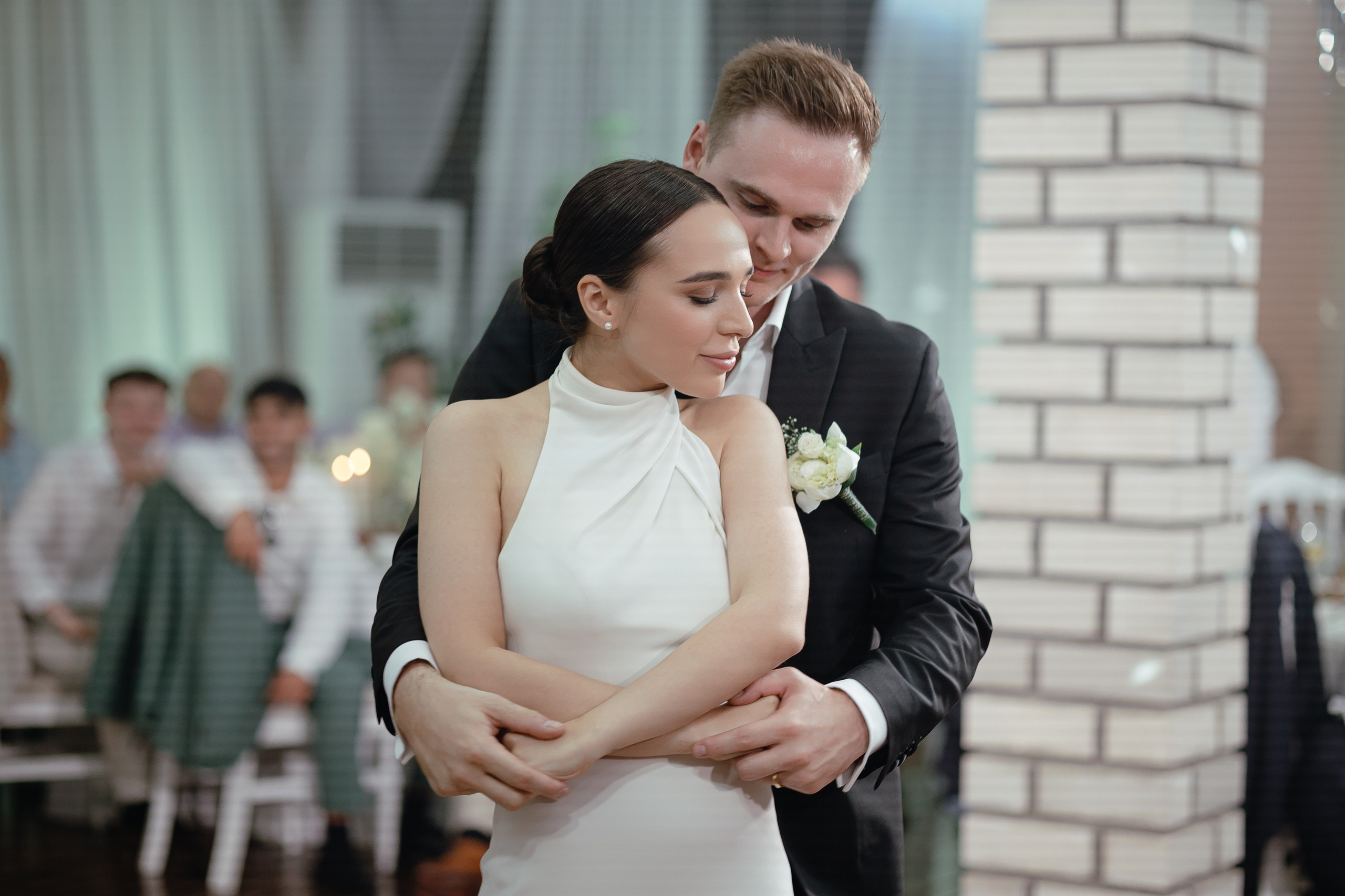 Thomas & Suyumbika. Главная