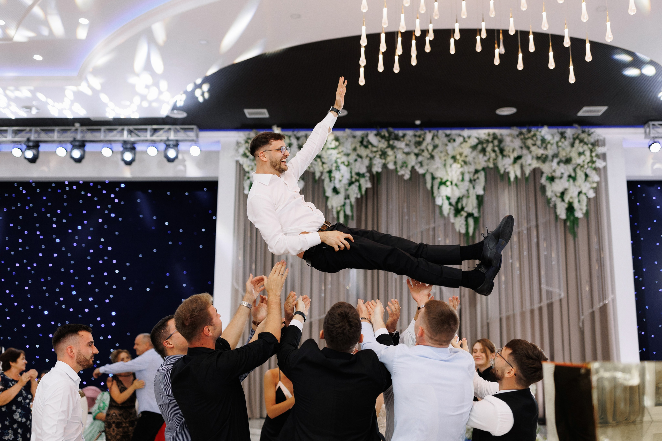 Atingerea e Dragoste. Servicii Foto Video în Chișinău și Europa ID-Brothers