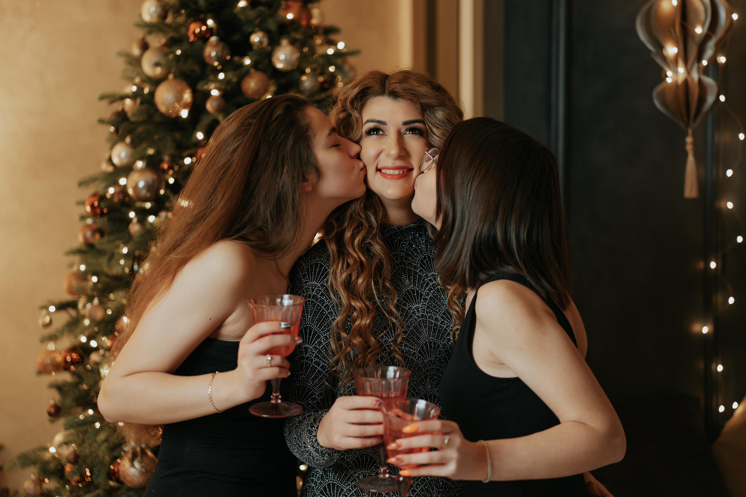 BIG HAPPY FAMILY. Montenegro photographer and videographer