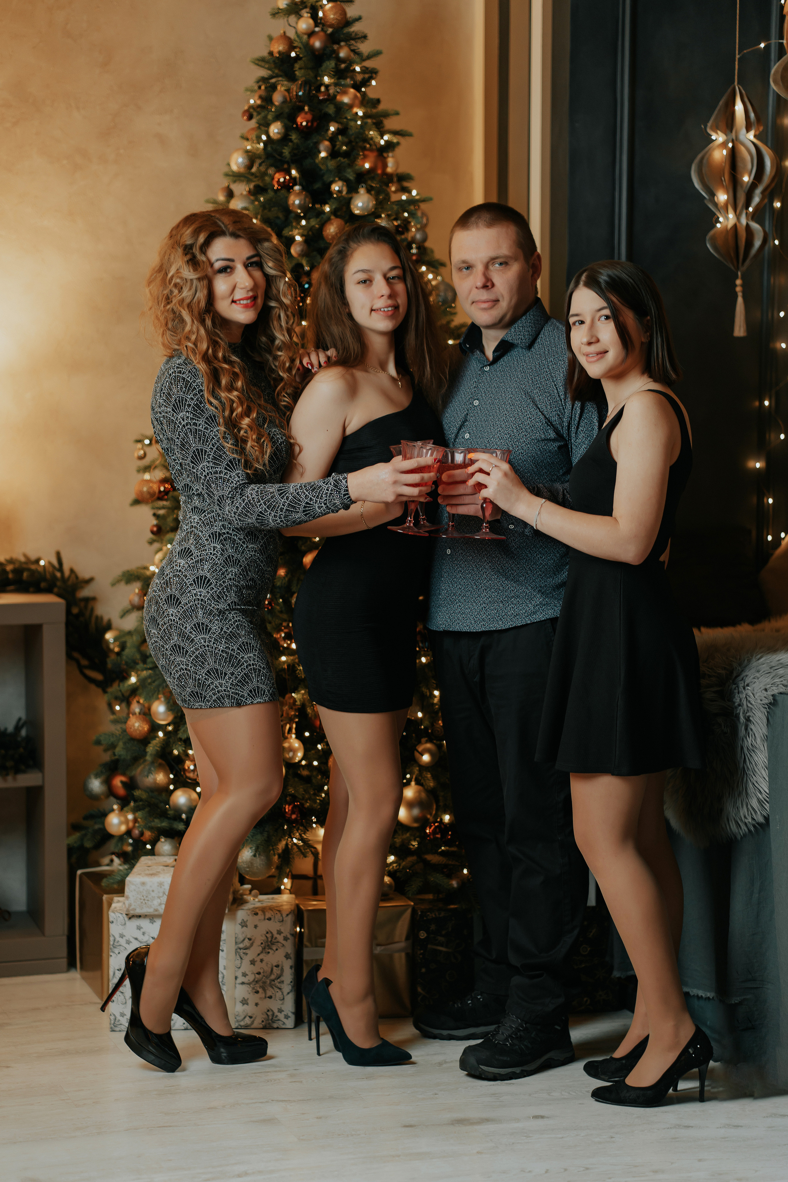 BIG HAPPY FAMILY. Montenegro photographer and videographer