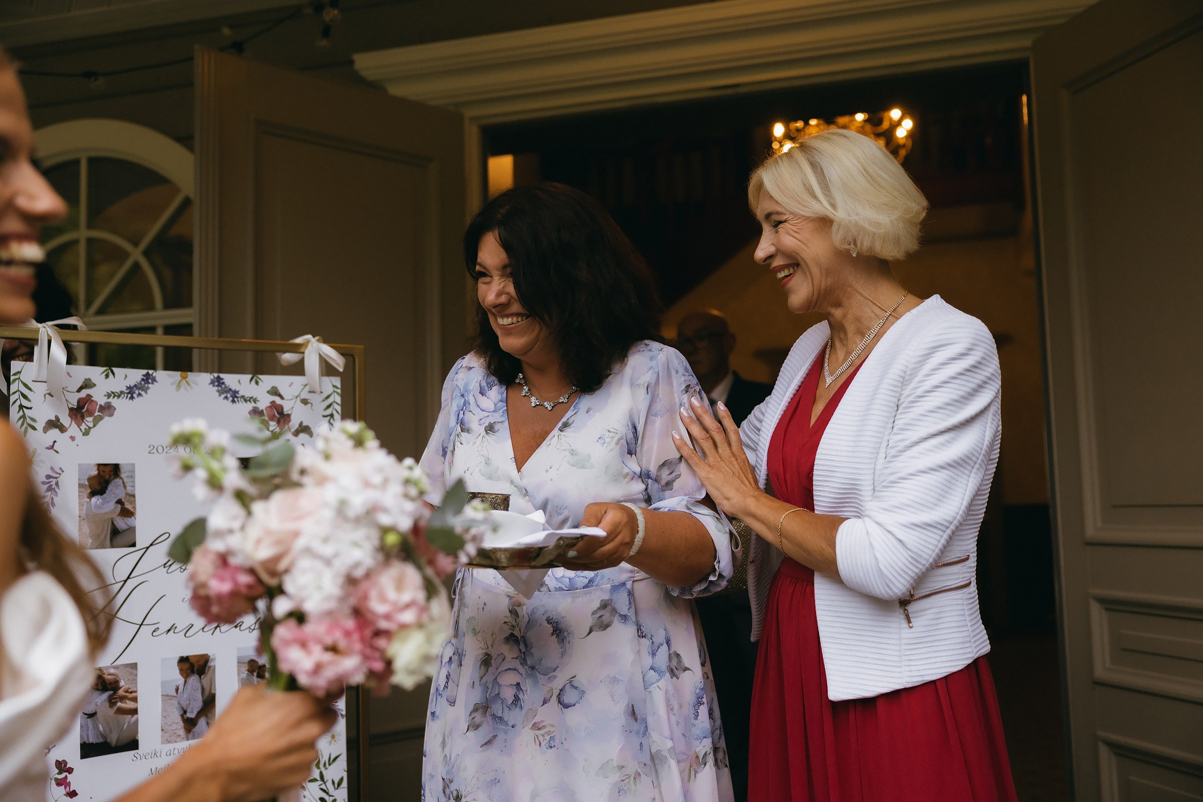 Justė ir Henrikas | Lietingos jaukios vestuvės Palangoje. Vestuvių ir šeimų fotografė Lena Bondarenko / belove photo