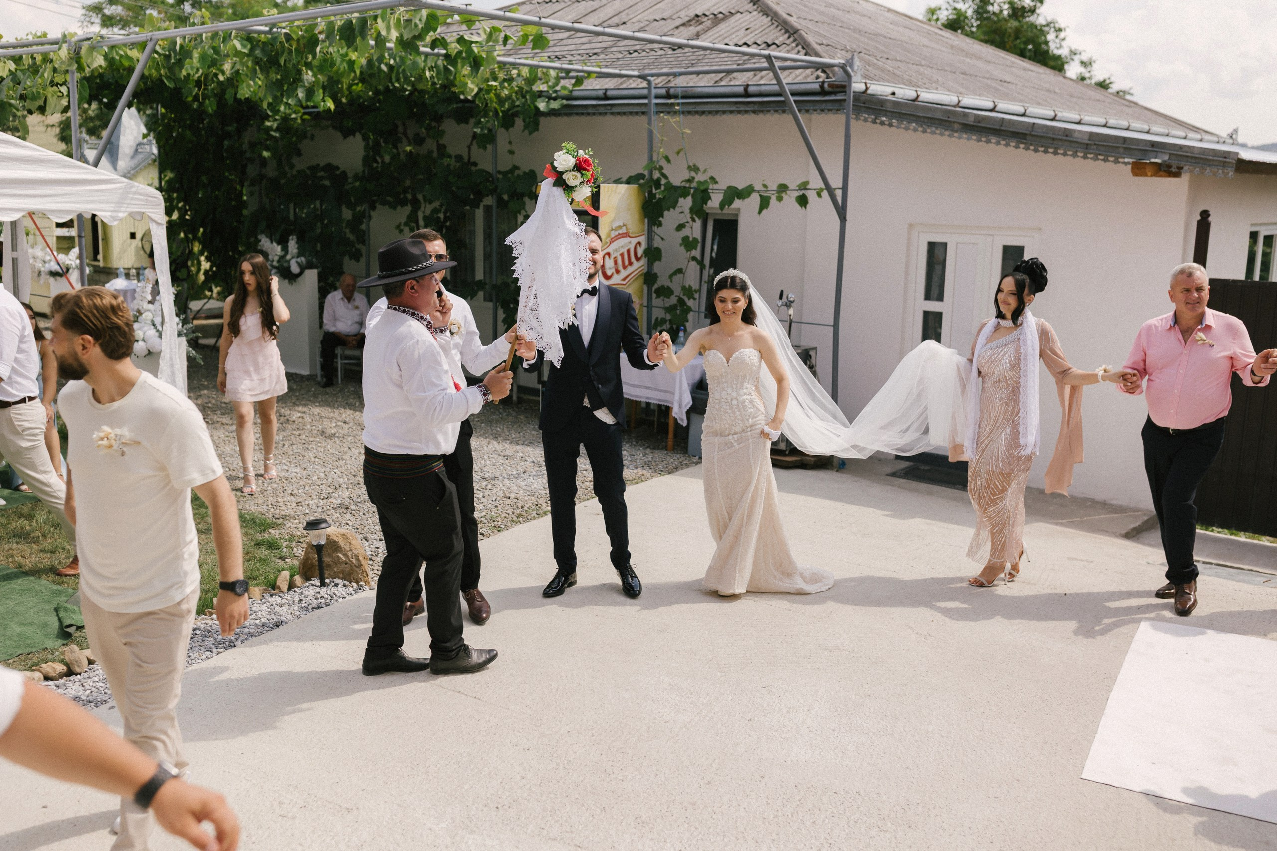 1. Mireasa Adriana în timpul pregătirilor de nuntă în Tudora Botoșani2. Costumul mirelui Ionuț fotografiat artistic în ziua nunții3. Prietenii mirelui la tradițiile de nuntă în Tudora4. Bărbieritul mirelui în cadrul obiceiurilor tradiționale de nuntă5. Fotografii de familie la biserică în ziua nunții6. Portret de familie cu mirii și copilul lor la nunta din Botoșani7. Primul dans al mirilor la Mariage Dor Baisa Botoșani8. Decor elegant de nuntă la Mariage Dor Baisa9. Emoții și tradiții la nunta din Tudora județul Botoșani10. Fotograf profesionist de nuntă în Botoșani surprinzând momente autentice - otograf-nunta-botosanifotograf-evenimente-botosanifotograf-profesionist-botosanifotograf-nunta-tudoranunta-tudora-botosanisedinta-foto-nunta-botosanipoze-nunta-botosanifotografii-nunta-tudorafotograf-cununie-religioasa-botosanibiserica-sfintii-imparati-constantin-si-elena-tudoramariage-dor-baisa-botosanirestaurant-nunta-botosanidansul-mirilor-mariage-dorpregatiri-mire-botosanipregatiri-mireasa-botosanitraditii-nunta-moldovaobiceiuri-nunta-tudorafotograf-familie-nunta-botosaniportret-miri-botosanigalerie-foto-nunta-botosanialbum-foto-nunta-botosaninunta-eleganta-botosaninunta-cu-traditii-botosanifotograf-premium-nunta-botosaniservicii-foto-video-botosanipoveste-de-nunta-botosanifotograf-documentar-nuntafotograf-natural-emotionalmiri-ionut-si-adriananunta-autentica-tudora -otograf-nunta-botosanifotograf-nunta-tudoranunta-tudora-botosanifotograf-evenimente-botosanifotograf-profesionist-botosaniservicii-foto-video-botosanigalerie-foto-nunta-botosanialbum-foto-nunta-botosani - nunta-autentica-botosaninunta-cu-traditii-botosanipoveste-de-nunta-botosanifotografii-emotionante-nuntamomente-autentice-nuntafotografie-documentara-nuntafotograf-natural-nunta- pregatiri-miri-tudorabiserica-tudora-botosanicununie-religioasa-tudoramariage-dor-baisa-botosanipetrecere-nunta-botosanivalsul-mirilor-botosani - alino-foto-studio-botosaniionut-si-adriana-nunta-tudorafotograf-alin-chirila-botosani