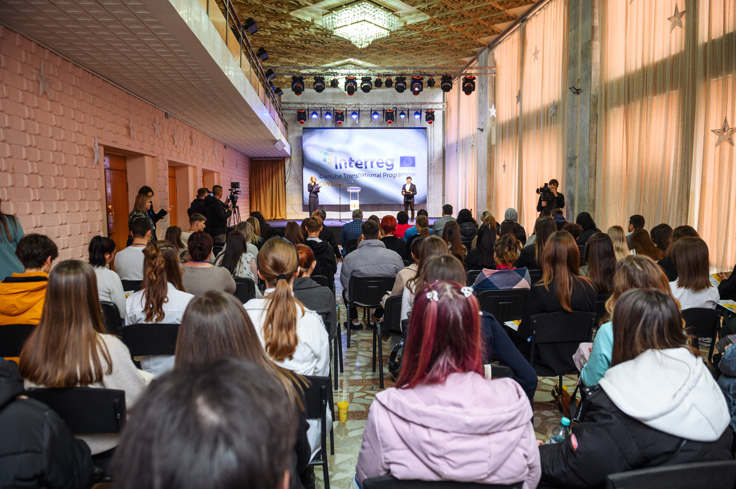 Главная. Zauglom — креативная продакшн-компания полного цикла