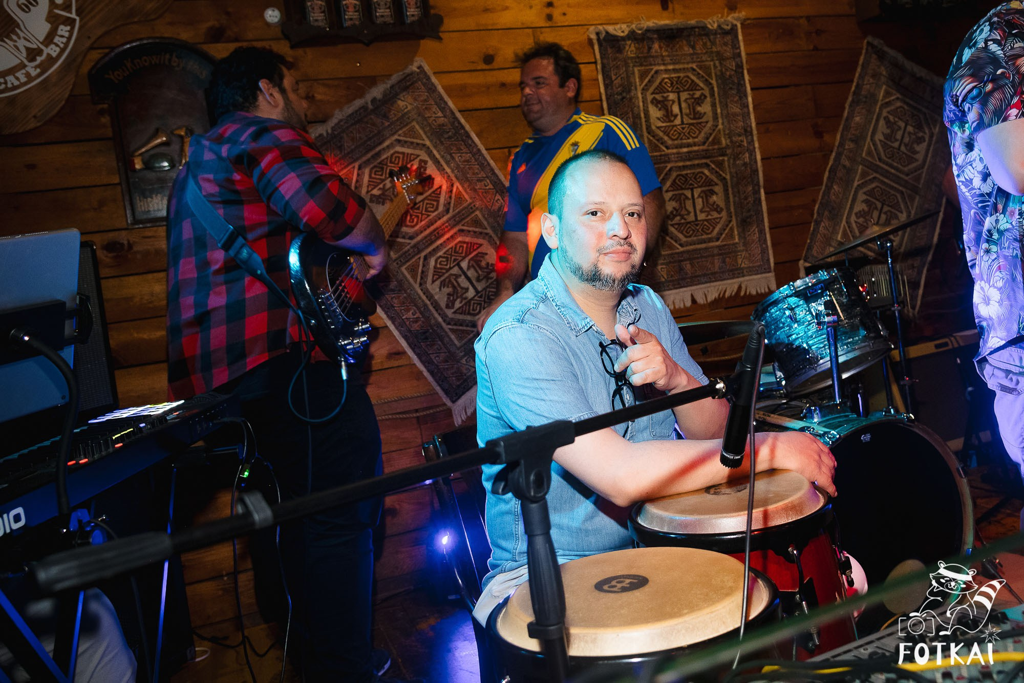 Los Ekilibristas de la Cuerda Floja — Фото с концерта в Торревьехе, 2026 | FOTKAI