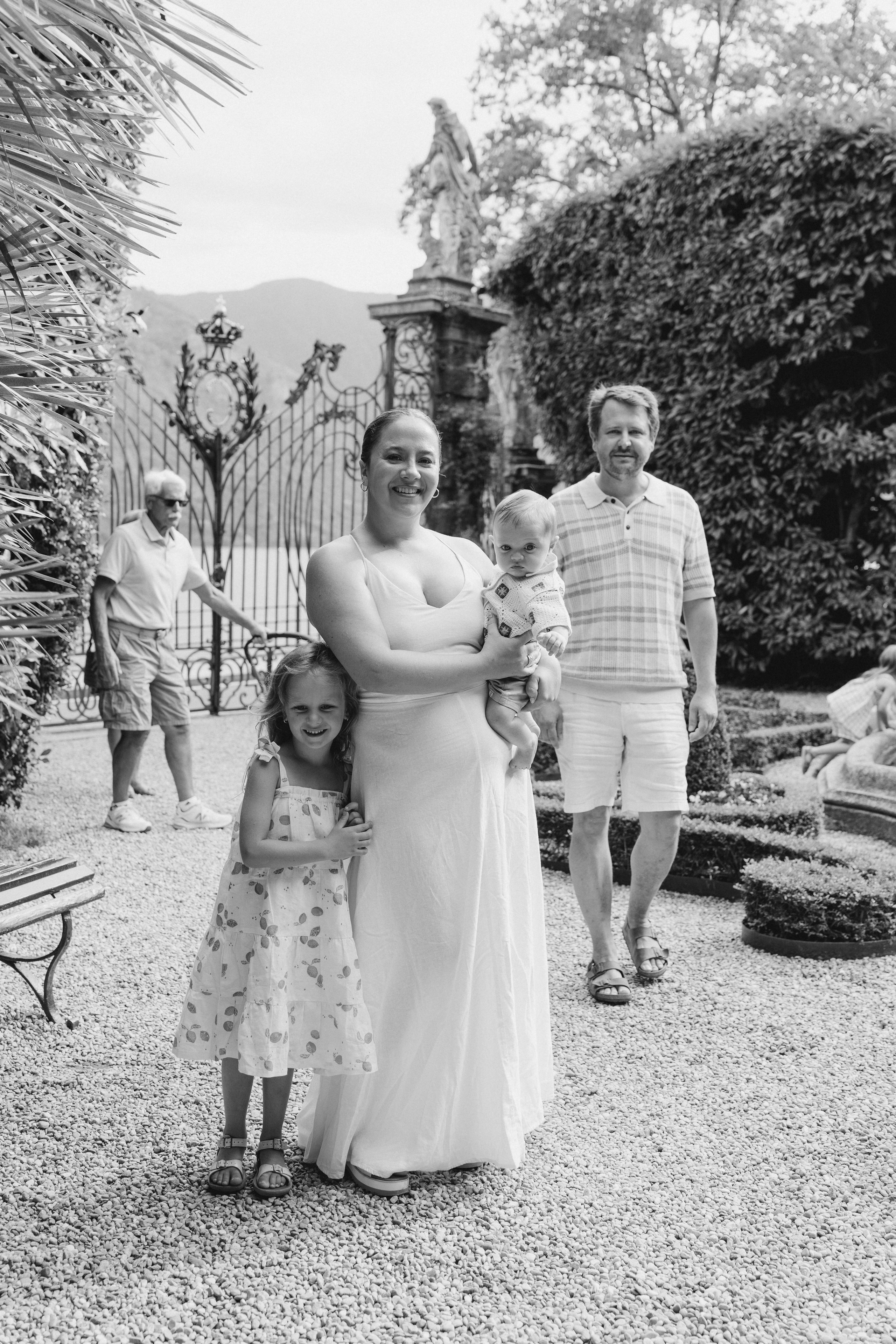 Family moments in Como Lake. PHOTOGRAPHER IN ITALY