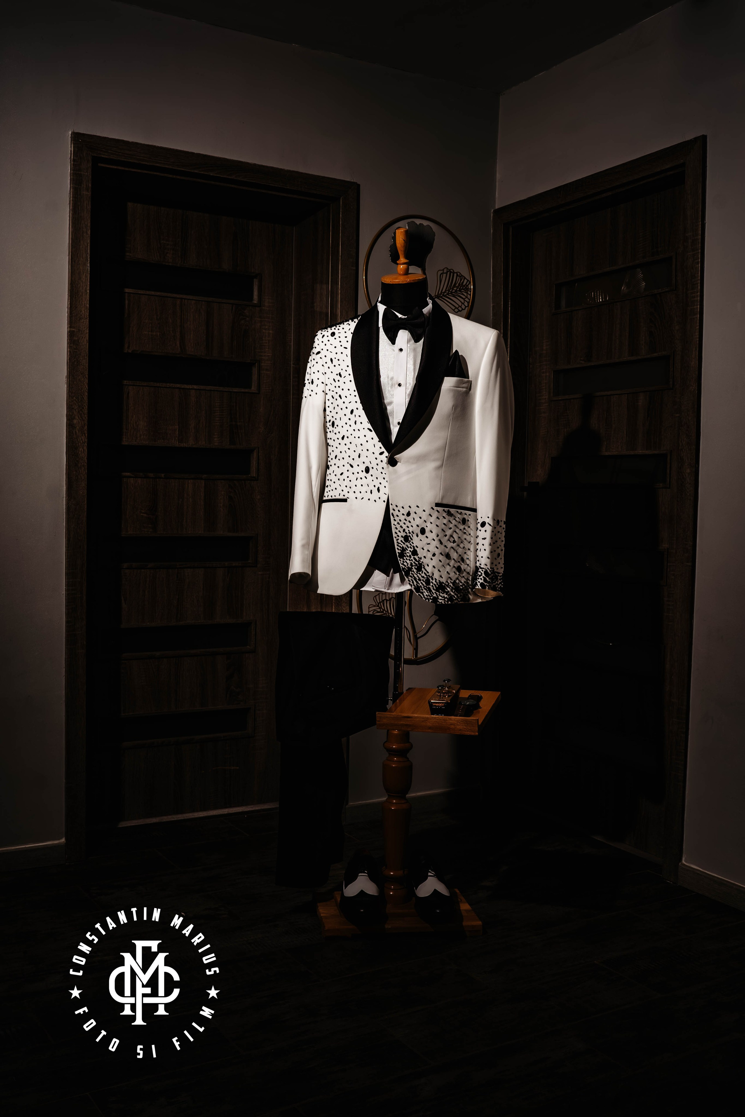 WEDDING PHOTOGRAPHY. DESPRE NOI