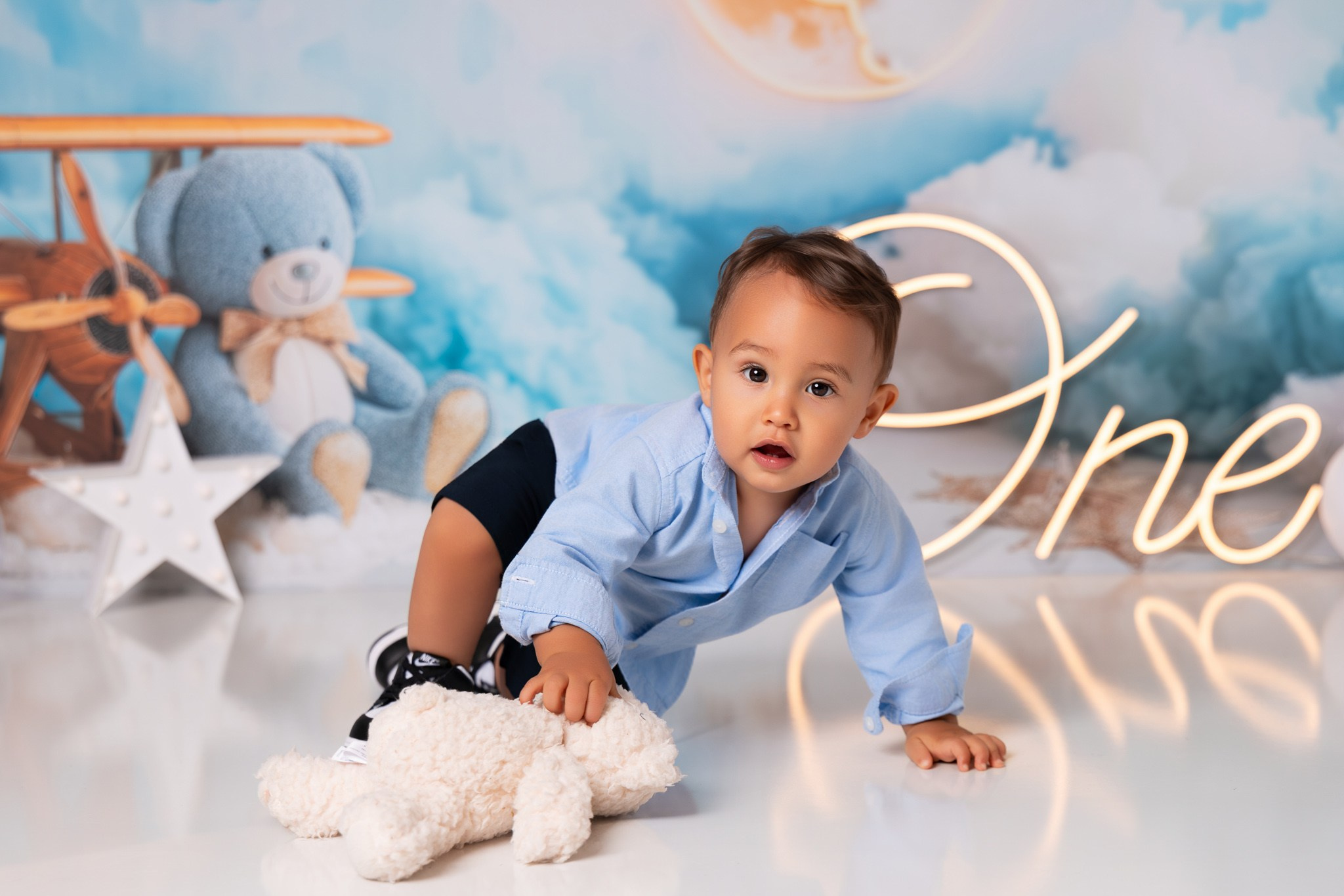 Liam 1 year old photoshoot. Professional family, maternity & newborn photographer in North Charleston, SC, creating timeless portraits