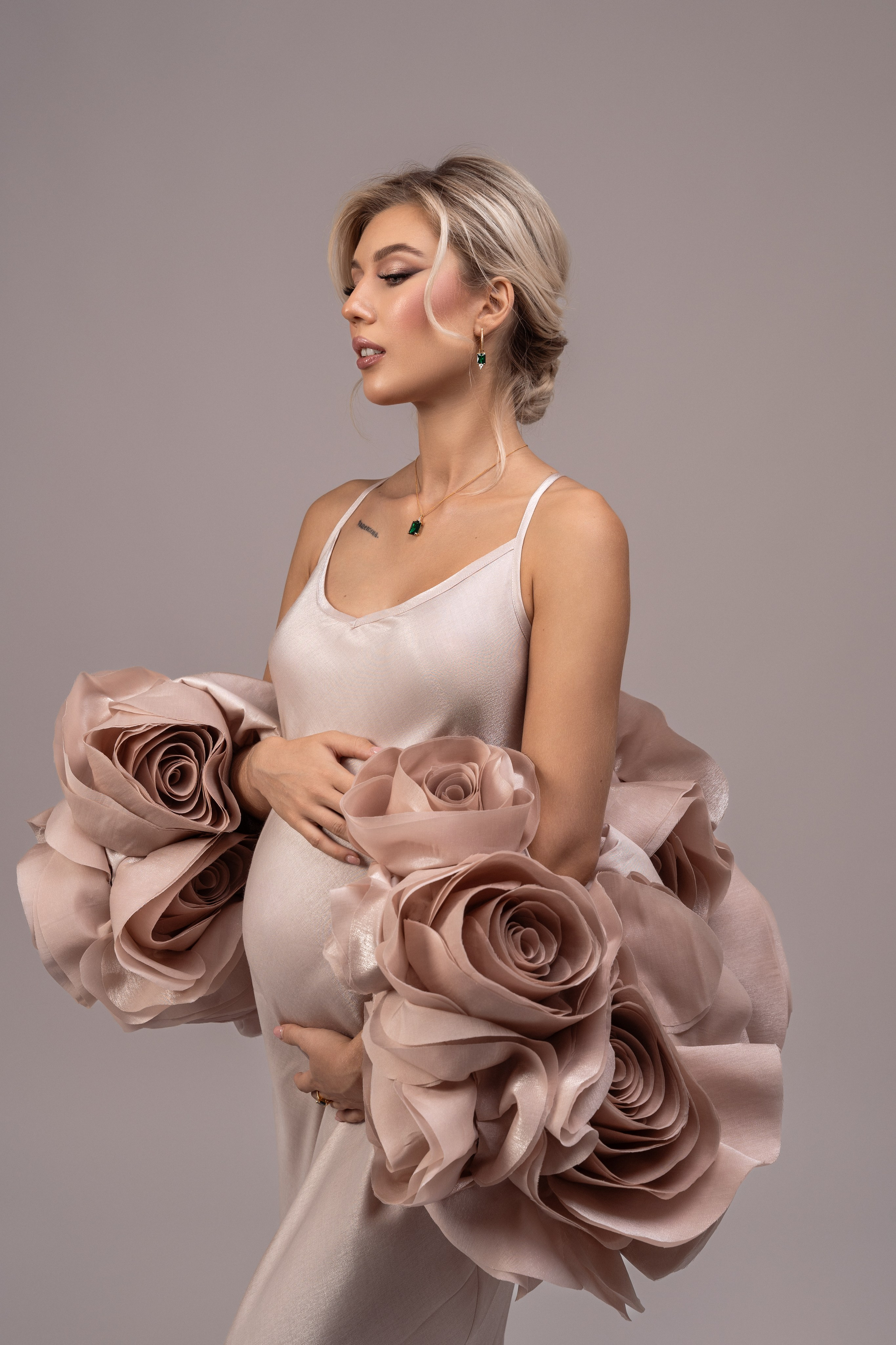 Babybauch Fotoshooting. Anna, Fotografin aus Wien, Österreich. Ich fotografiere in folgenden Genres: Babybauch-, Familien-, Mode- und Weihnachtsfotografie