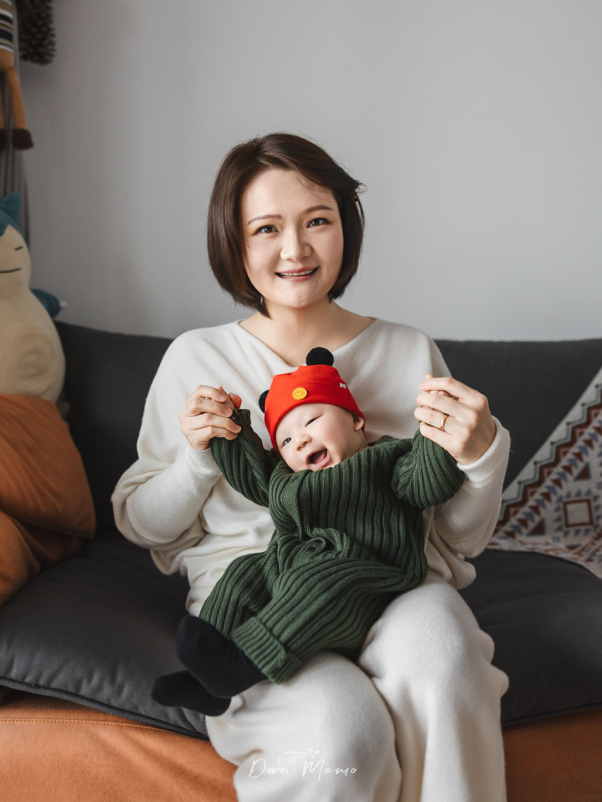 Shanghai Lifestyle Newborn Photography | Cozy At-Home Baby Session with Pets. Shanghai Family Photographer Dora