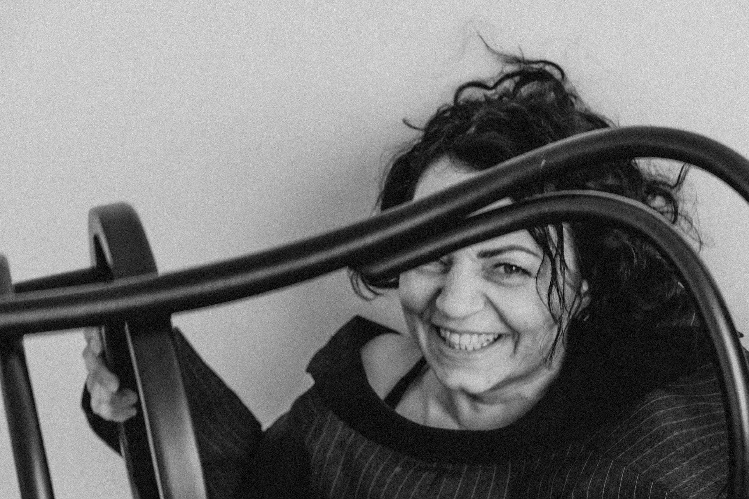 Starke Emotionen als wichtiger Aspekt der Frau. Schwarz-weiß Fotografie in Münster. Fotografin Viktoria Roschen