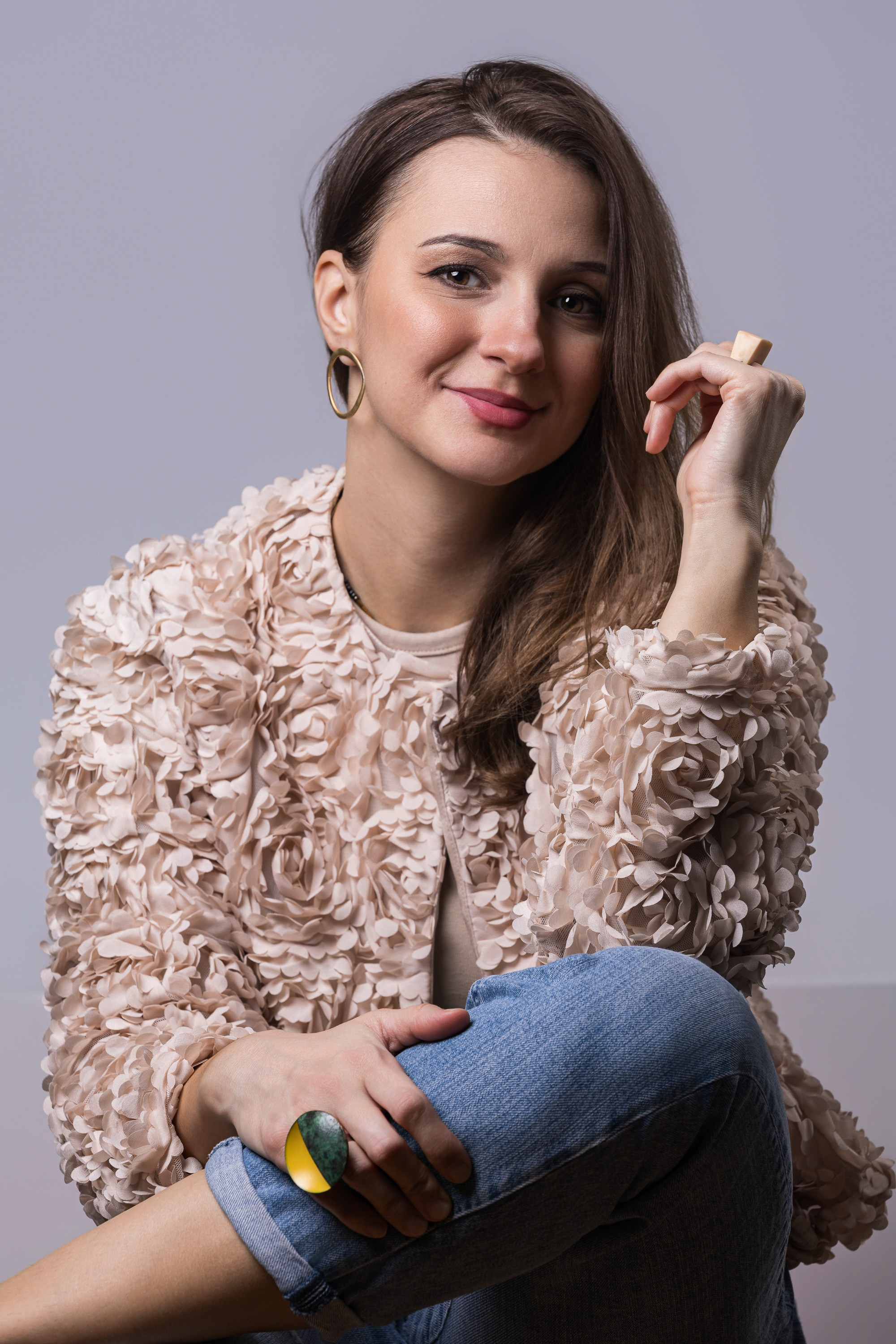 portrait photography Sarajevo home environment soft light relaxed mood