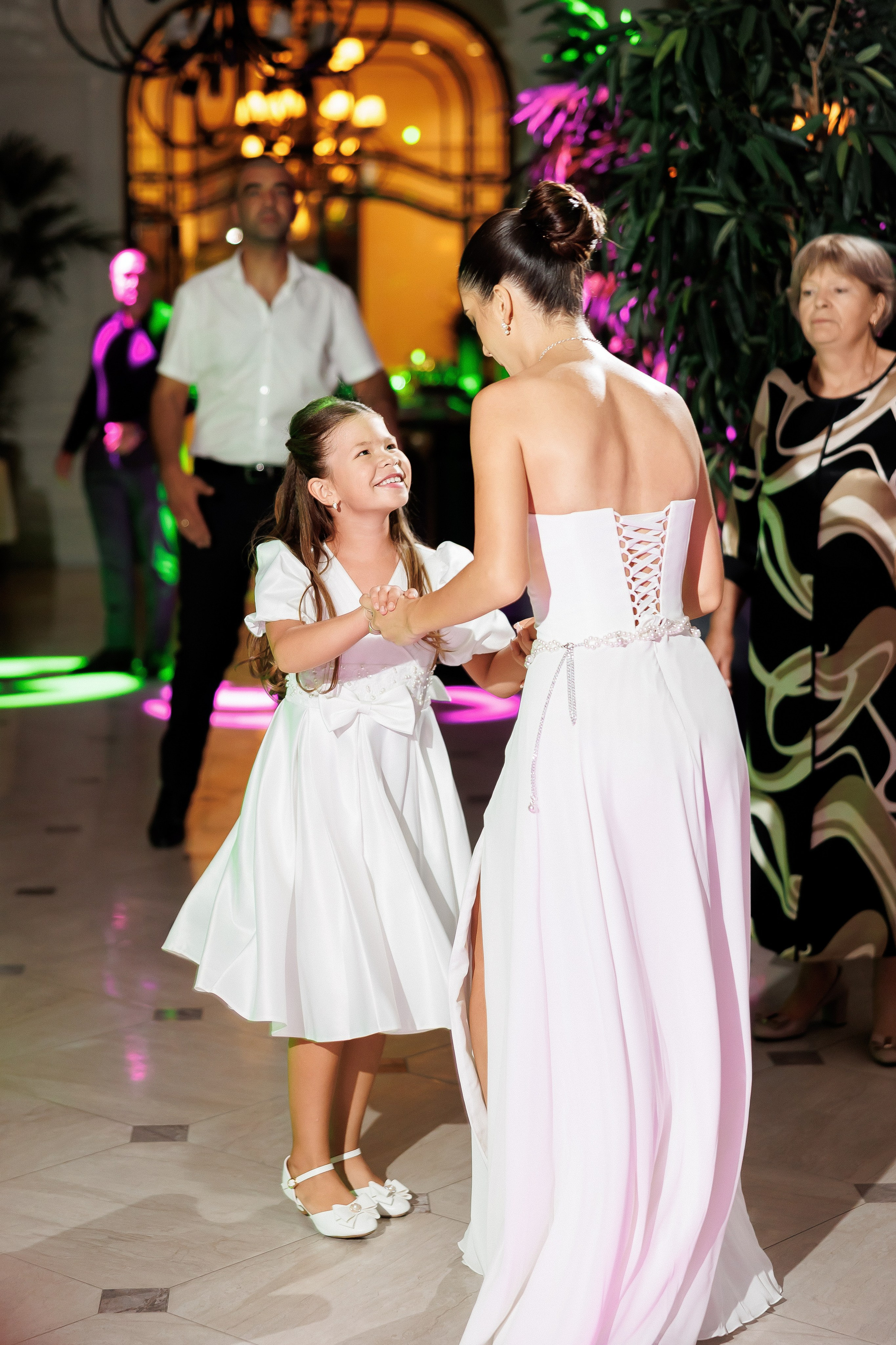 Serghei & Erica — Queen Residence. Servicii Foto și Video 067188353