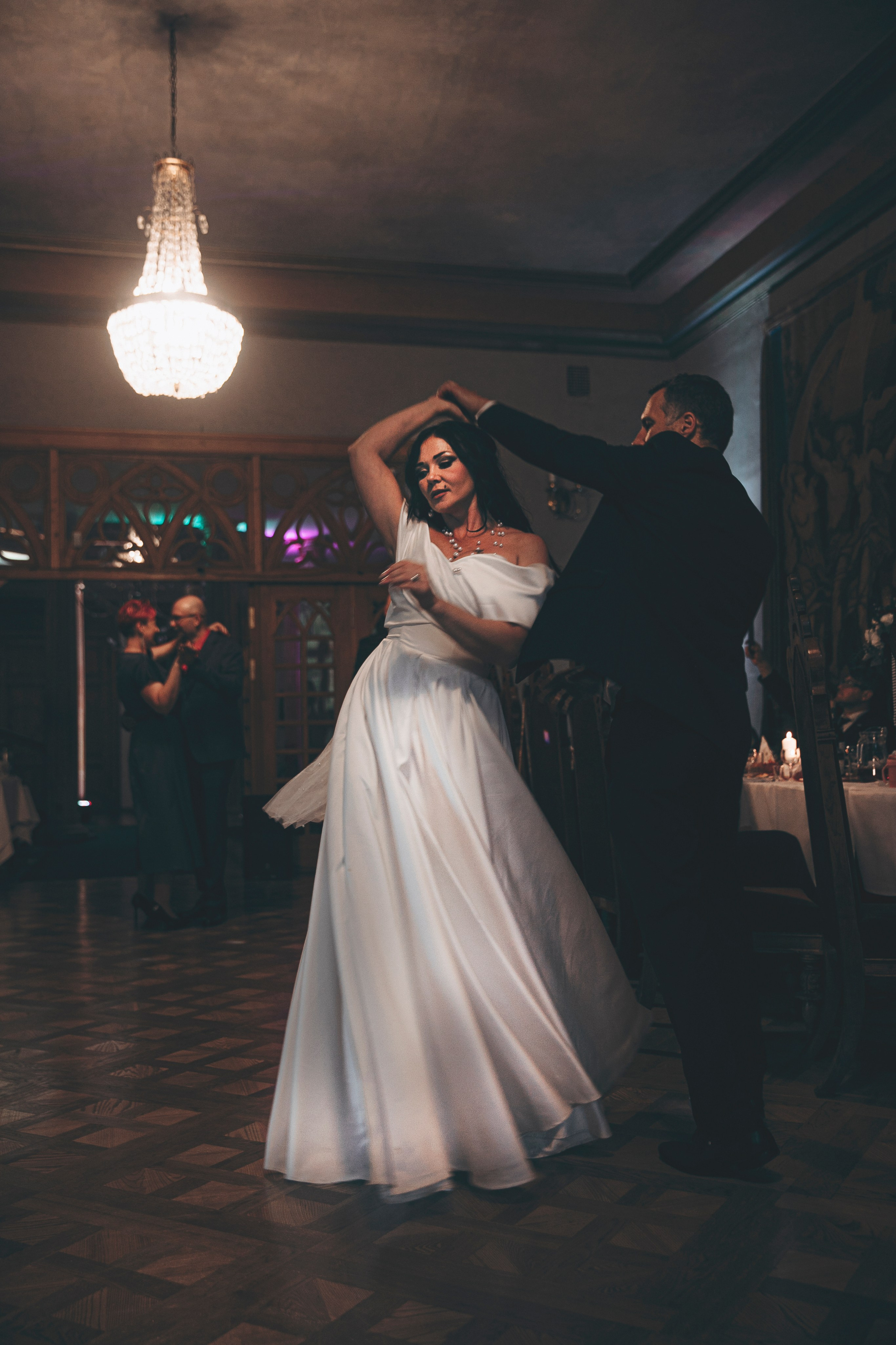 Kāzu fotogrāfe Rīga, Latvija, labākais kāzu fotogrāfs , mākslas foto Sandra Garanča, kāzu deja