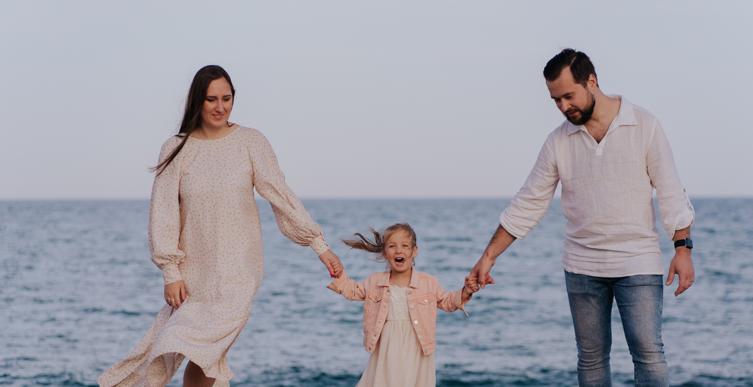 Dressing For A Family Photoshoot — Barcelona Family Photographer tips. DiaFoto — Wow Photographer in Barcelona | Premium Barcelona Photoshoot Experience