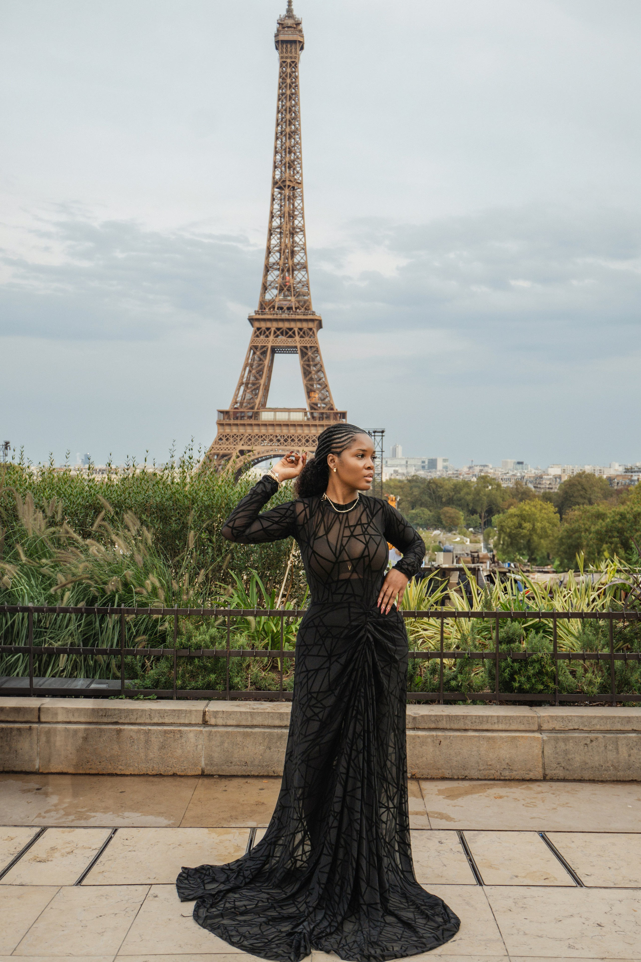 Juanita (1 hour). Photographer in Paris|Solo and groups, portraits & content, couples photo-shoot in Paris at the best locations