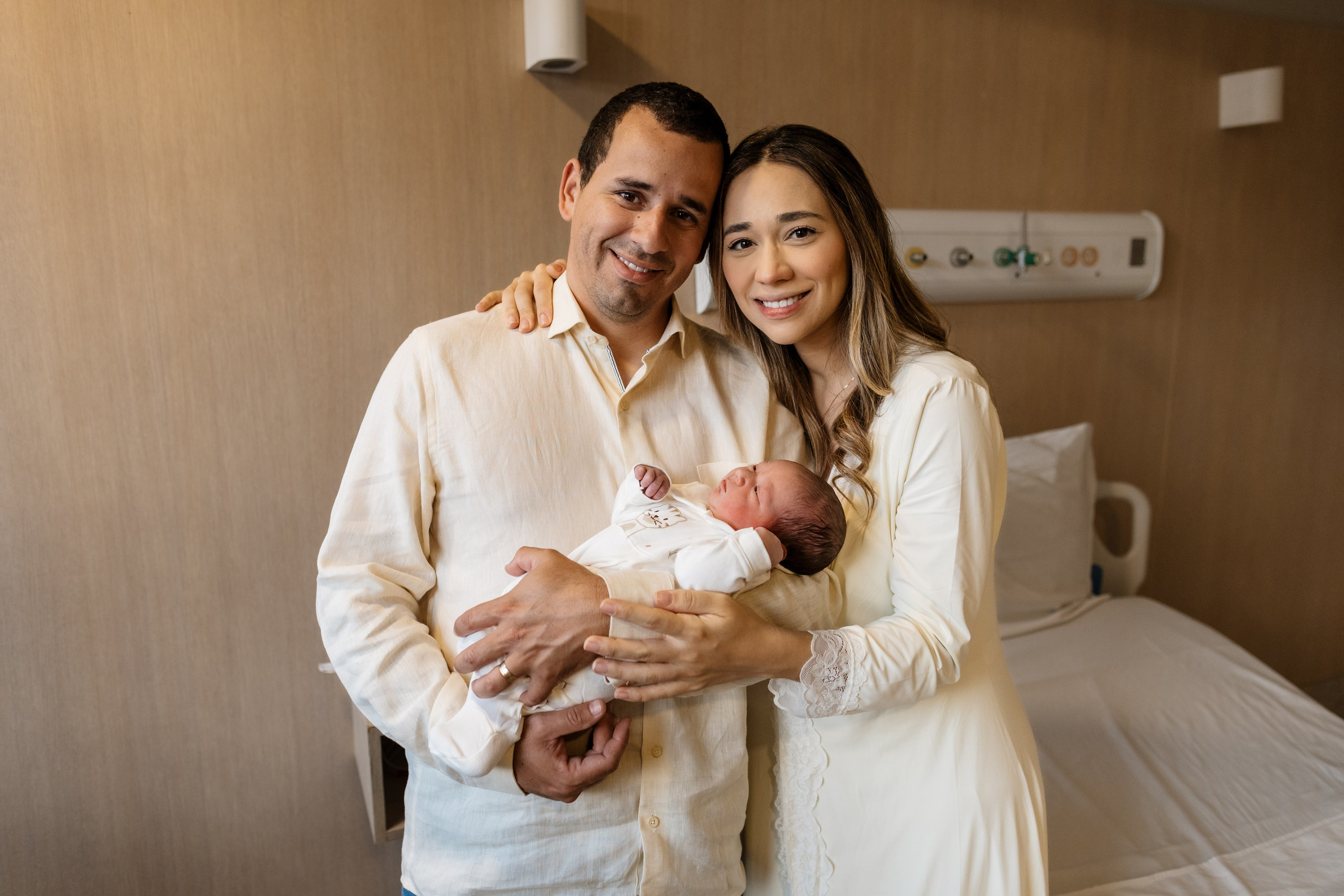 pais e filho recém-nascido