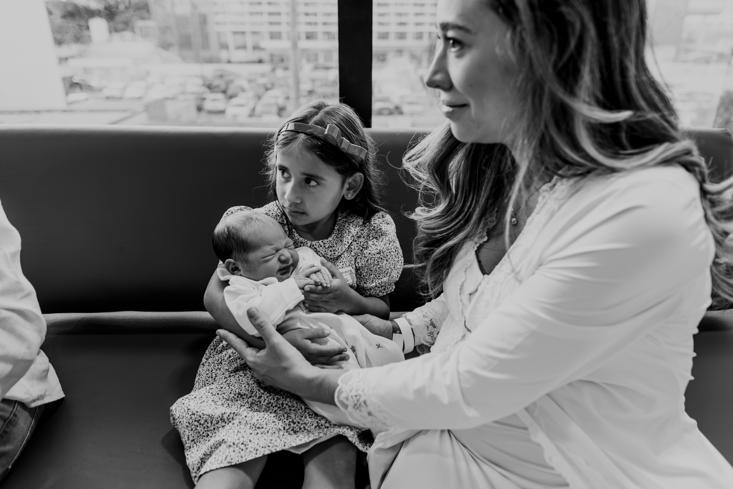 mão e filhos em maternidade