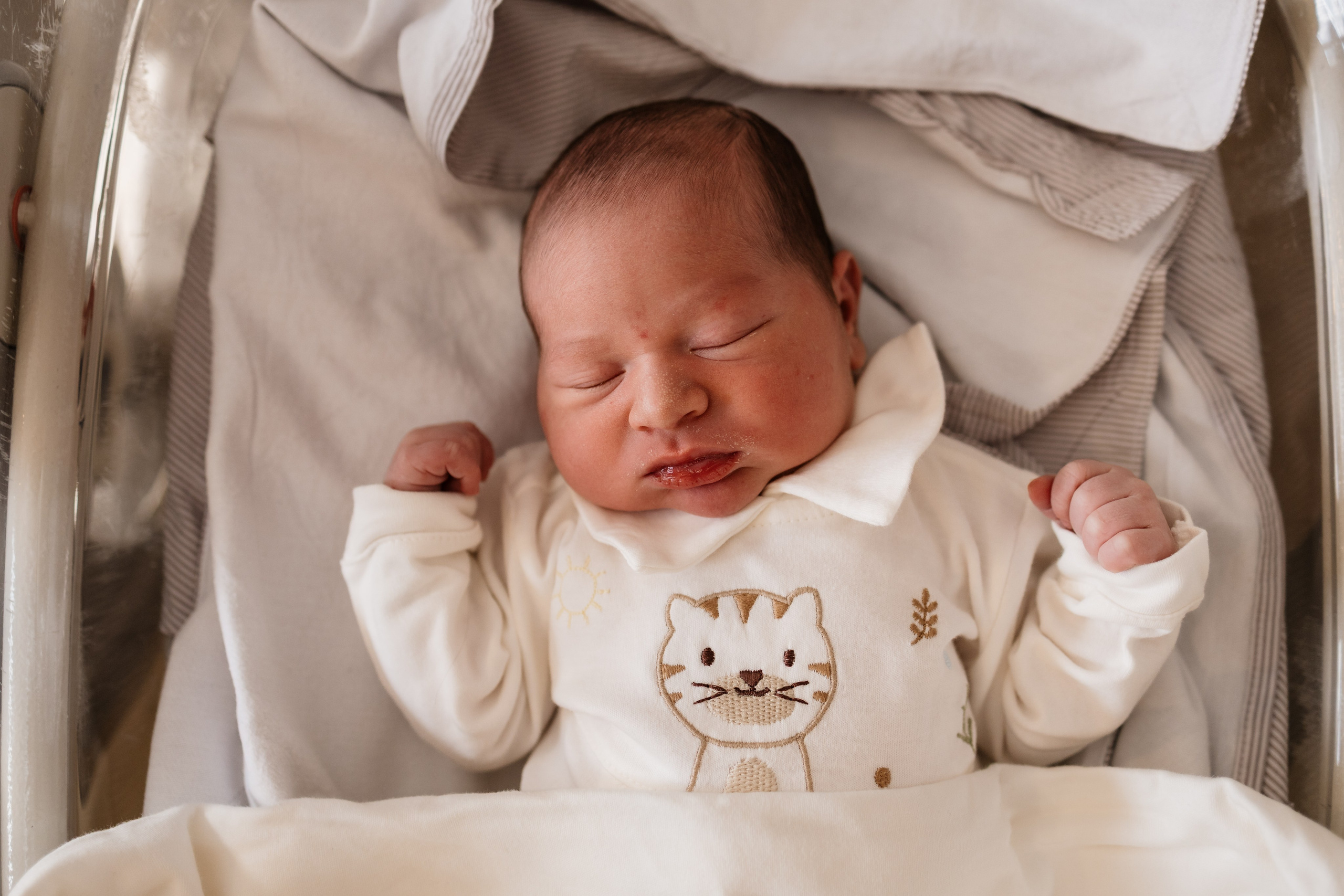 bebê dormindo na maternidade