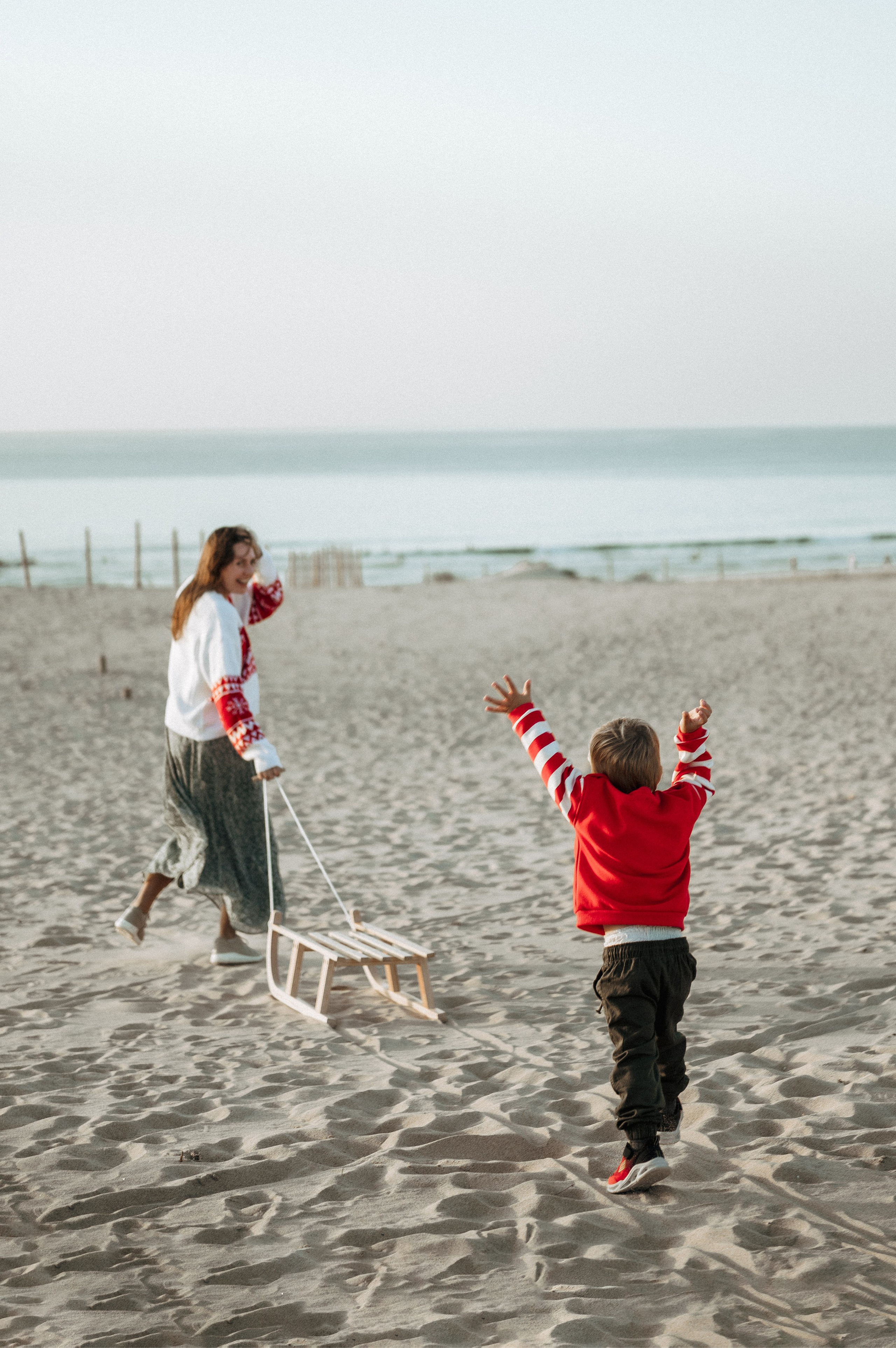 Family Christmas photoshoot on the beach in Portugal. Ваш фотограф в Лиссабоне — Анна Белова