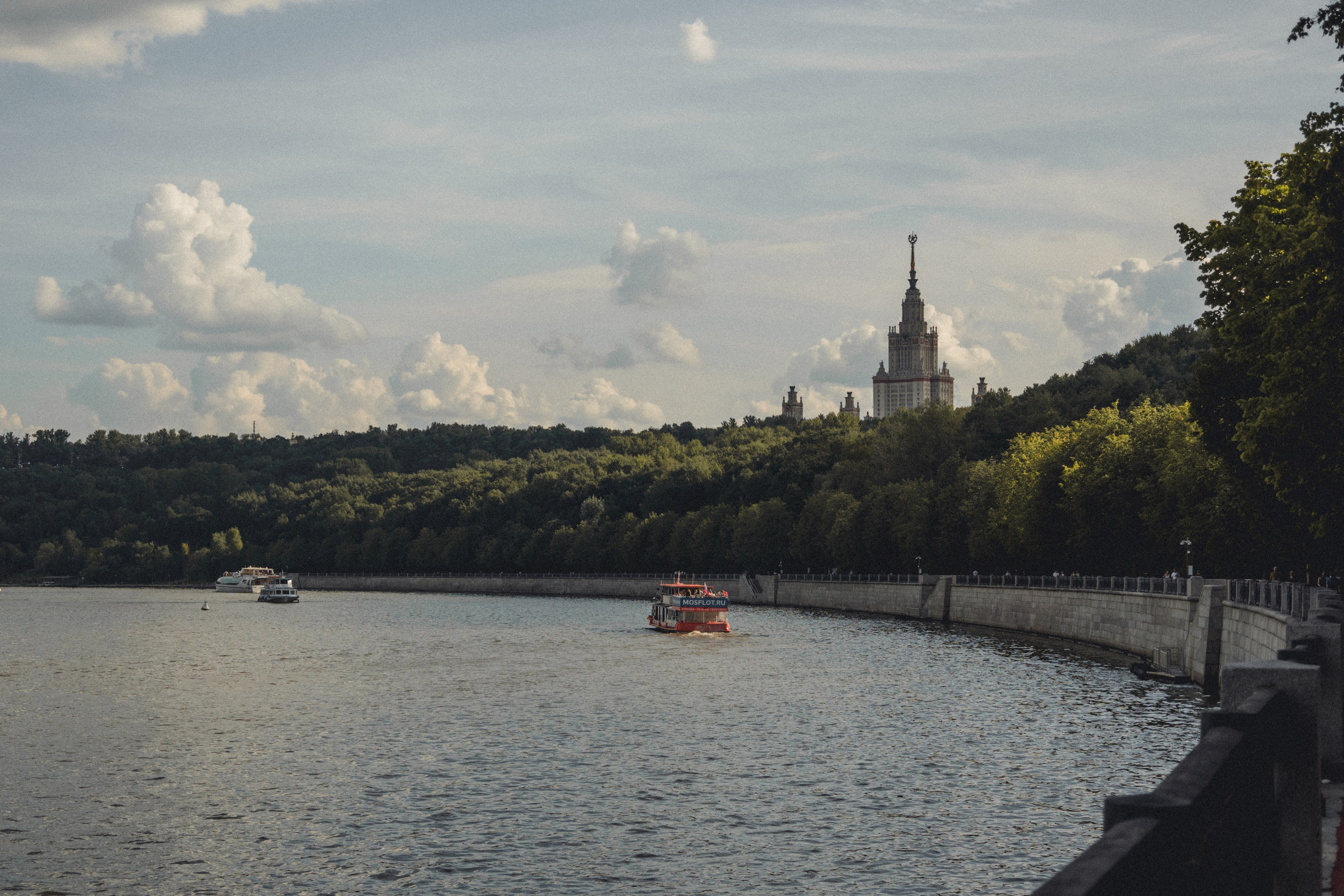 Воробьевы Горы. Photographe sur Cote d’Azur. Portraits de familles, couples, enfants, événements