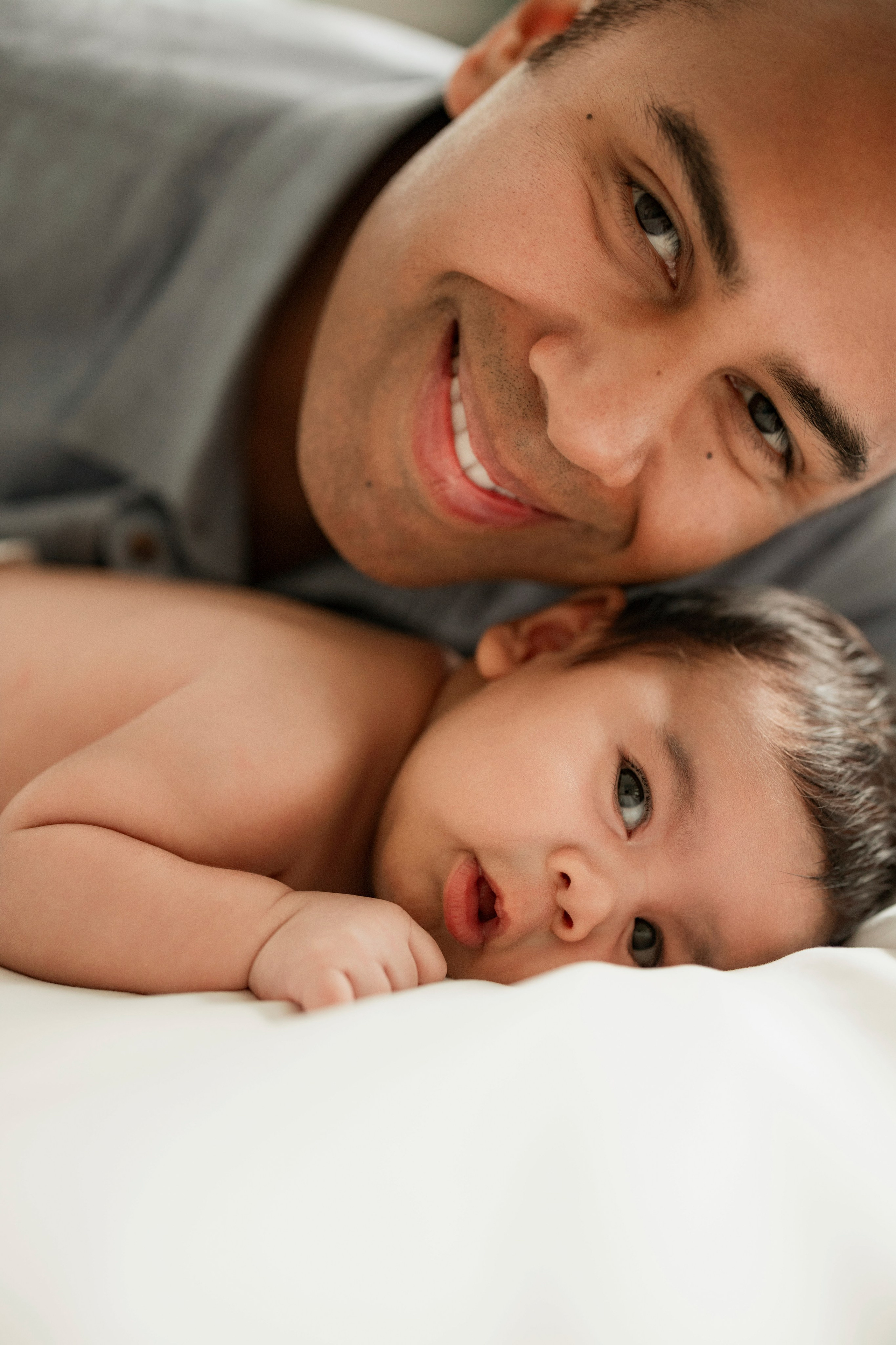 Heartwarming family photography session with newborn baby