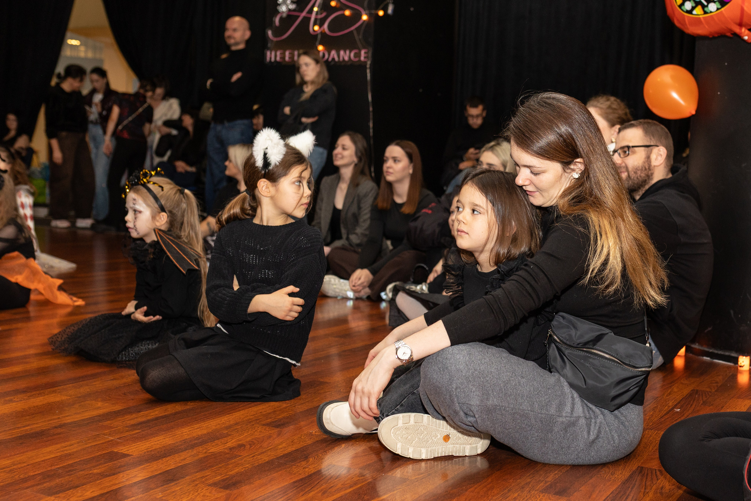 Leo dance studio Helloween 2025. Семейный и детский фотограф в Варшаве Мила Бобровская