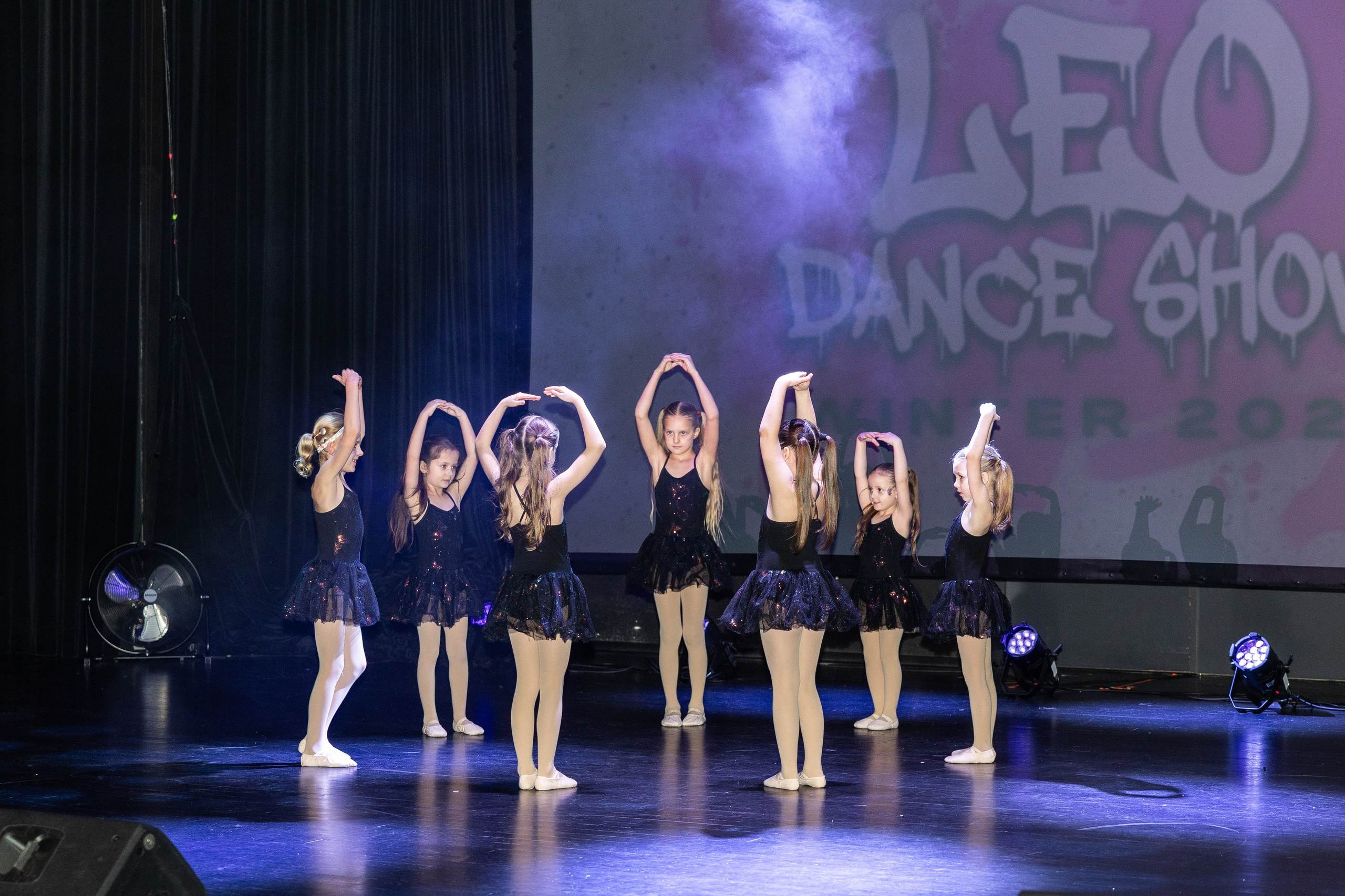 LEO DANCE SHOW WINTER 2025. Семейный и детский фотограф в Варшаве Мила Бобровская