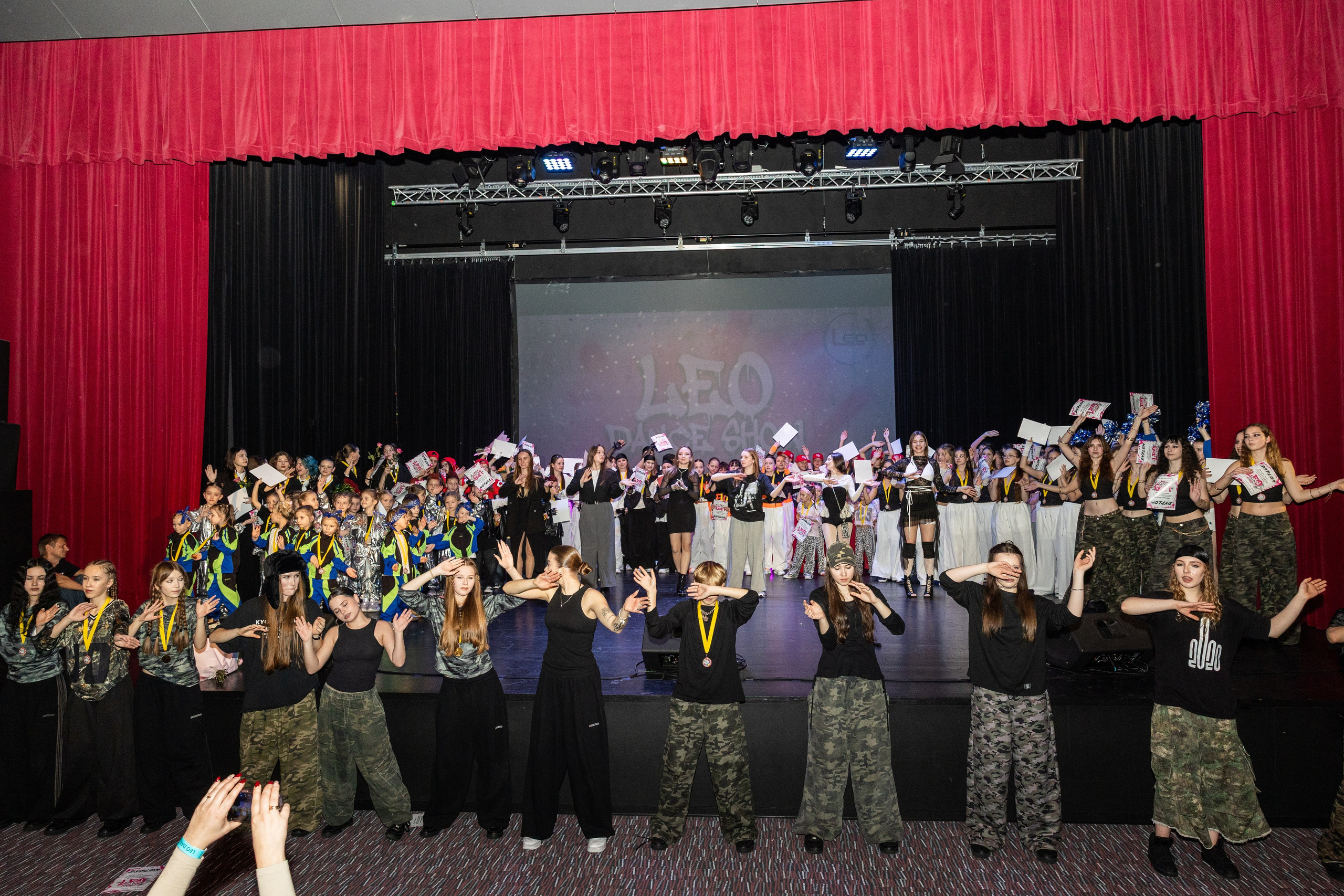 LEO DANCE SHOW WINTER 2025. Семейный и детский фотограф в Варшаве Мила Бобровская