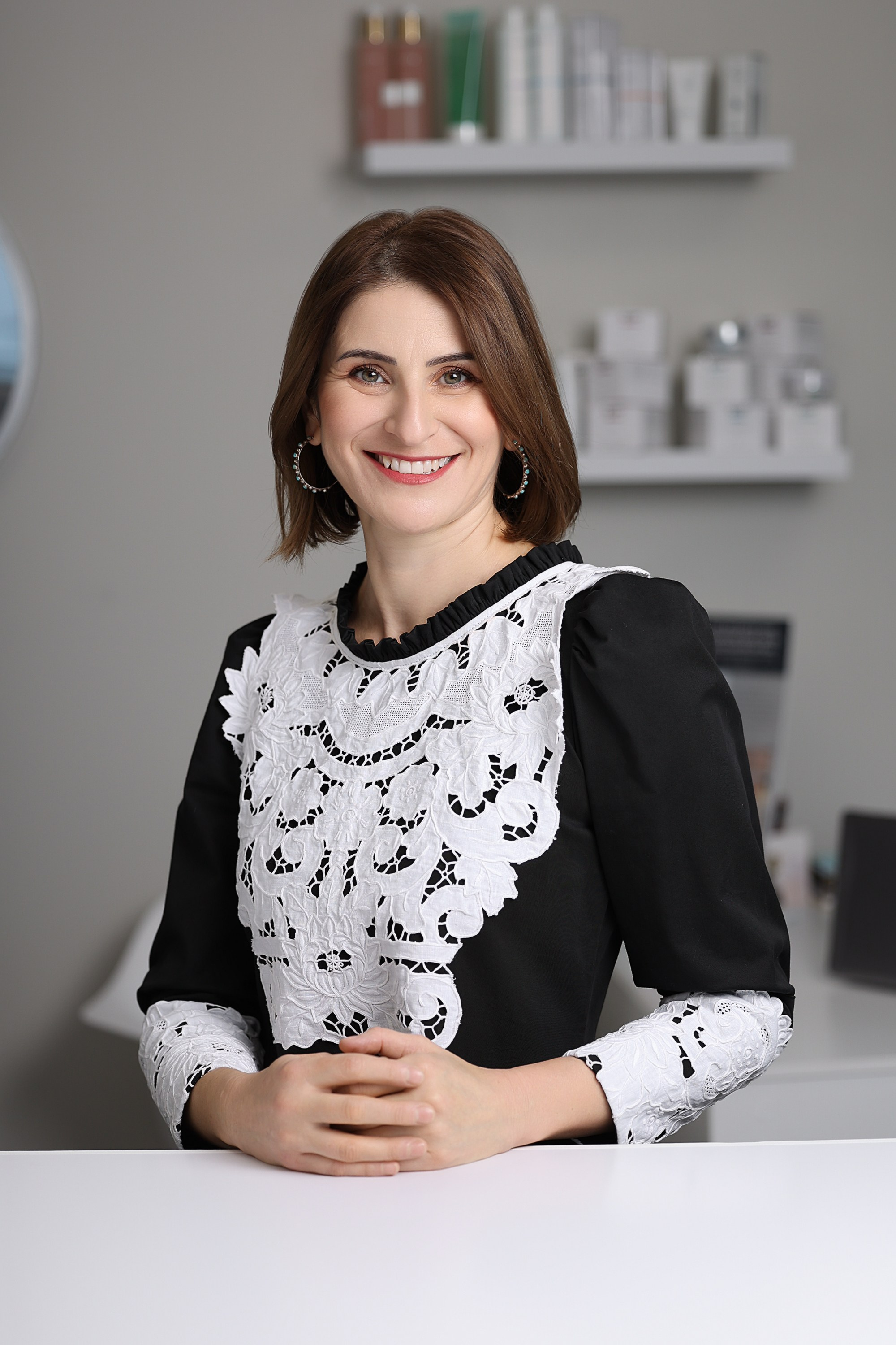 Violeta Sili, Esthéticienne/Beautician