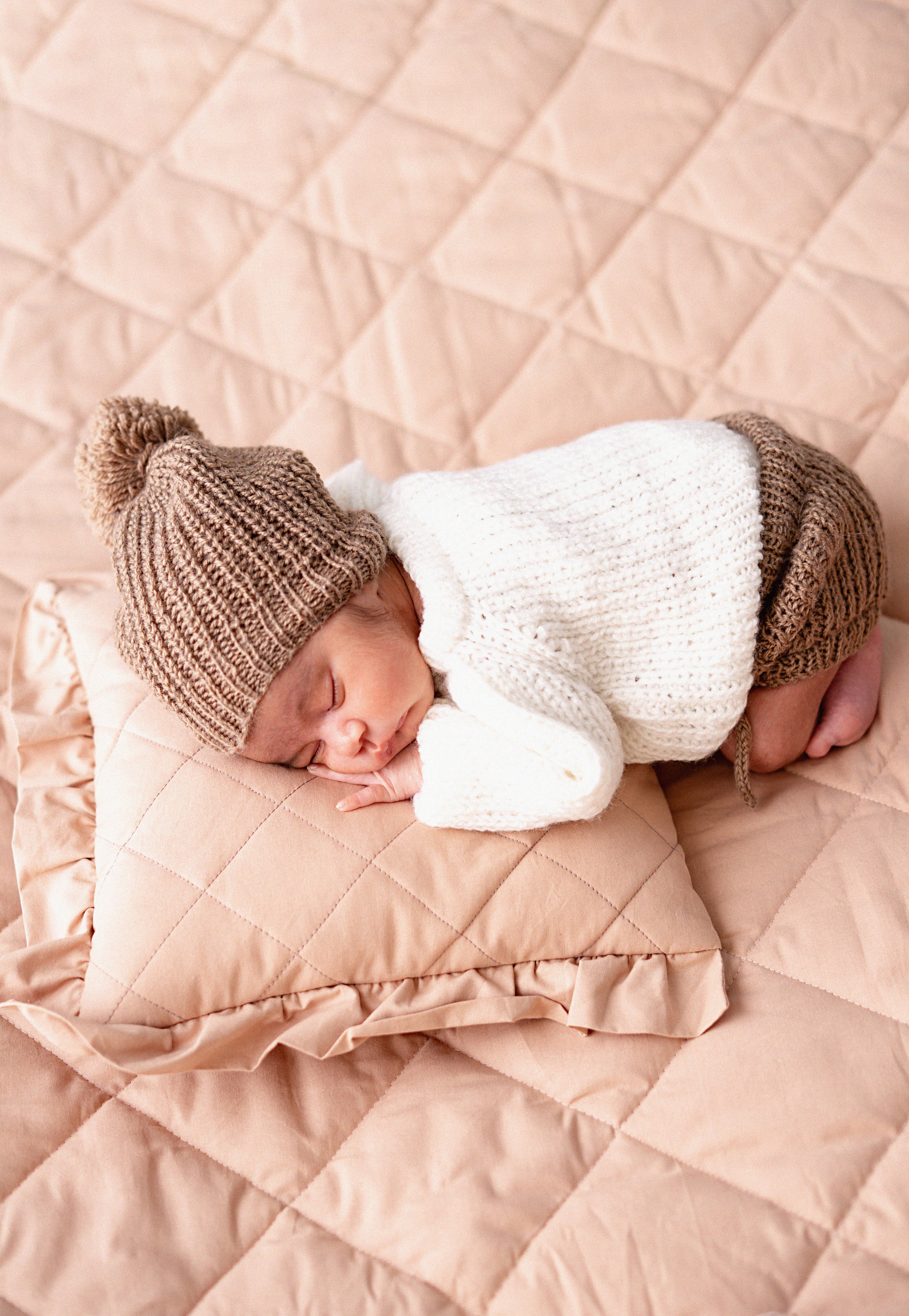 NEWBORN PORTFOLIO. Newborn Photographer and life casting in Dubai Dariya Saeed