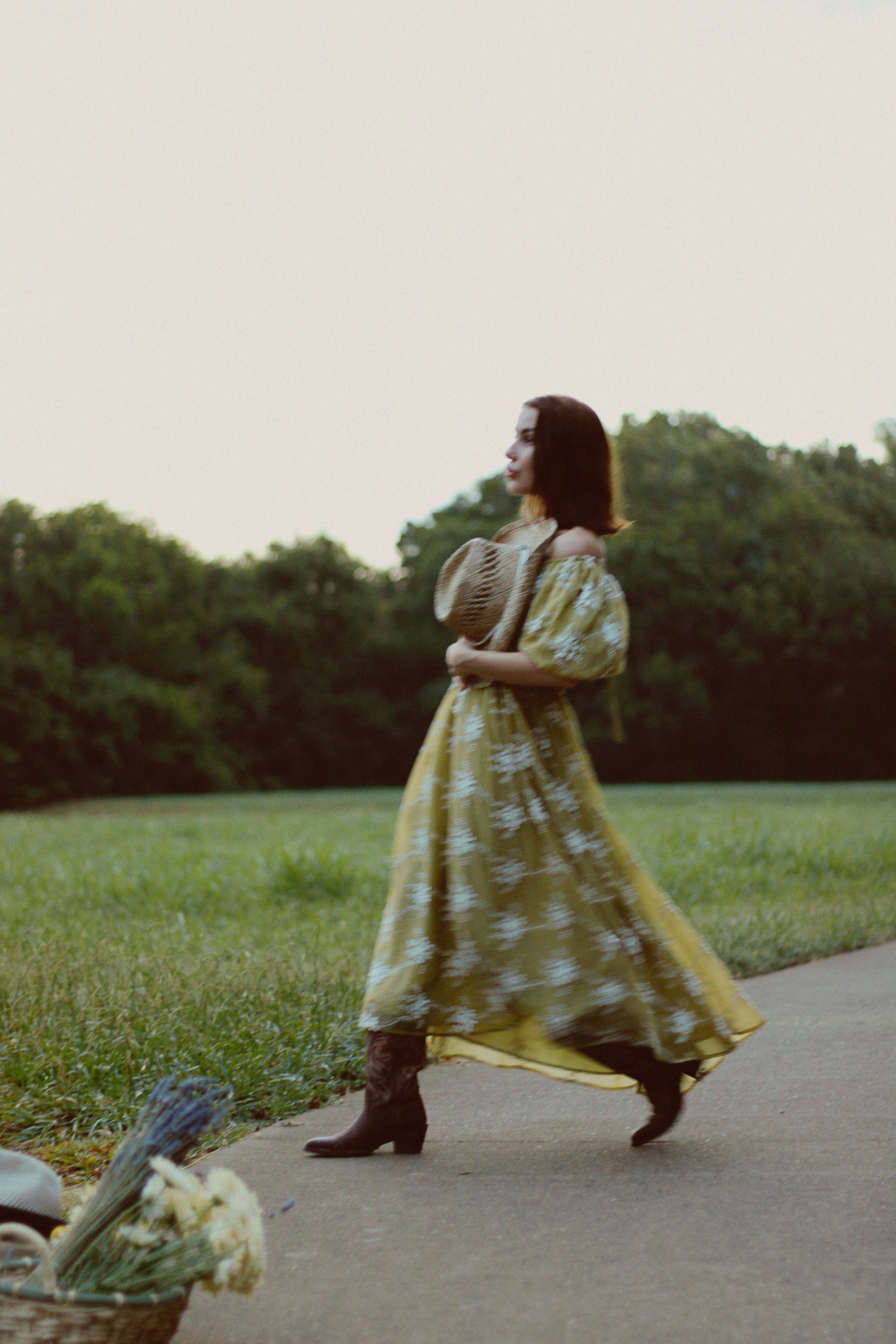 Countryside cowgirl-style portrait photoshoot. Lana Petrychenko — Portrait & Family Photographer. Valencia, Spain