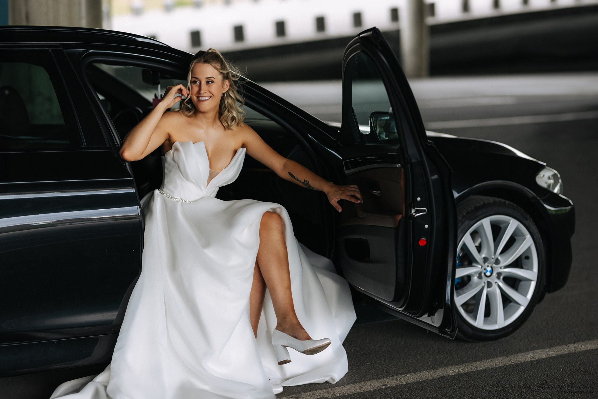 Vestuvinė fotosesija Kaune, Vienybės aikštėje, prie Lietuvos banko