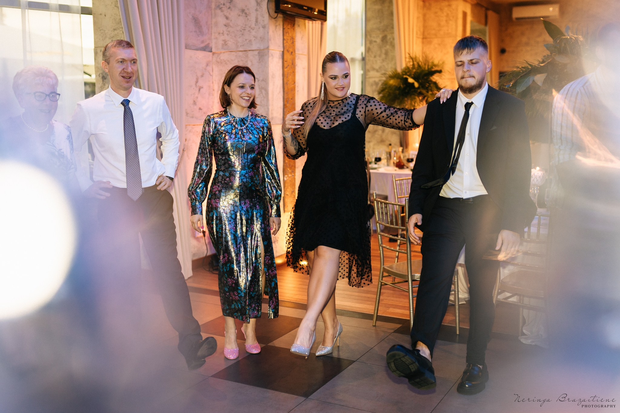 Vestuvinė fotosesija Kaune, Vienybės aikštėje, prie Lietuvos banko