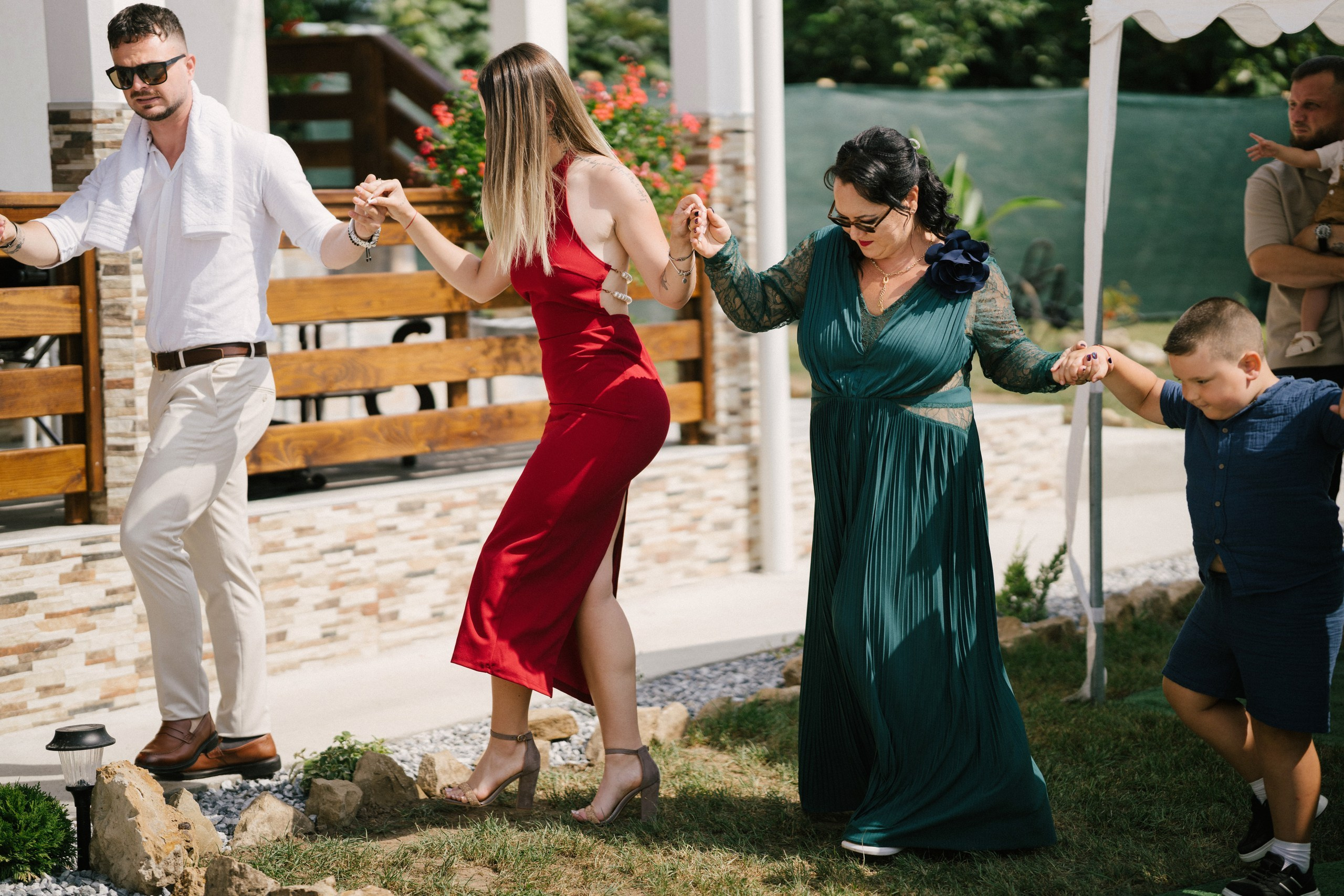 1. Mireasa Adriana în timpul pregătirilor de nuntă în Tudora Botoșani2. Costumul mirelui Ionuț fotografiat artistic în ziua nunții3. Prietenii mirelui la tradițiile de nuntă în Tudora4. Bărbieritul mirelui în cadrul obiceiurilor tradiționale de nuntă5. Fotografii de familie la biserică în ziua nunții6. Portret de familie cu mirii și copilul lor la nunta din Botoșani7. Primul dans al mirilor la Mariage Dor Baisa Botoșani8. Decor elegant de nuntă la Mariage Dor Baisa9. Emoții și tradiții la nunta din Tudora județul Botoșani10. Fotograf profesionist de nuntă în Botoșani surprinzând momente autentice - otograf-nunta-botosanifotograf-evenimente-botosanifotograf-profesionist-botosanifotograf-nunta-tudoranunta-tudora-botosanisedinta-foto-nunta-botosanipoze-nunta-botosanifotografii-nunta-tudorafotograf-cununie-religioasa-botosanibiserica-sfintii-imparati-constantin-si-elena-tudoramariage-dor-baisa-botosanirestaurant-nunta-botosanidansul-mirilor-mariage-dorpregatiri-mire-botosanipregatiri-mireasa-botosanitraditii-nunta-moldovaobiceiuri-nunta-tudorafotograf-familie-nunta-botosaniportret-miri-botosanigalerie-foto-nunta-botosanialbum-foto-nunta-botosaninunta-eleganta-botosaninunta-cu-traditii-botosanifotograf-premium-nunta-botosaniservicii-foto-video-botosanipoveste-de-nunta-botosanifotograf-documentar-nuntafotograf-natural-emotionalmiri-ionut-si-adriananunta-autentica-tudora -otograf-nunta-botosanifotograf-nunta-tudoranunta-tudora-botosanifotograf-evenimente-botosanifotograf-profesionist-botosaniservicii-foto-video-botosanigalerie-foto-nunta-botosanialbum-foto-nunta-botosani - nunta-autentica-botosaninunta-cu-traditii-botosanipoveste-de-nunta-botosanifotografii-emotionante-nuntamomente-autentice-nuntafotografie-documentara-nuntafotograf-natural-nunta- pregatiri-miri-tudorabiserica-tudora-botosanicununie-religioasa-tudoramariage-dor-baisa-botosanipetrecere-nunta-botosanivalsul-mirilor-botosani - alino-foto-studio-botosaniionut-si-adriana-nunta-tudorafotograf-alin-chirila-botosani