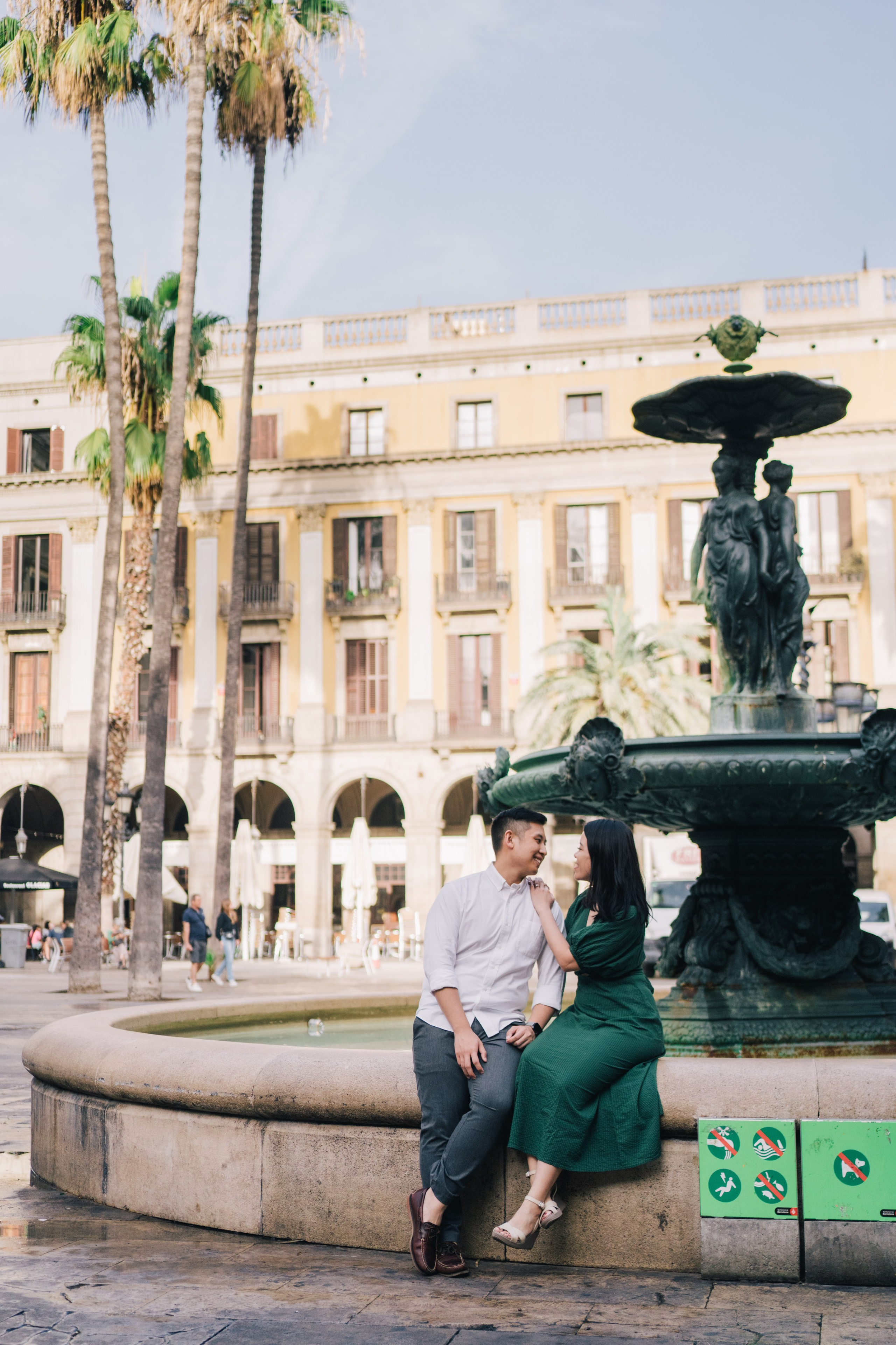 LoveStory in Gothic Quarter. Photographer Kristina Dorina