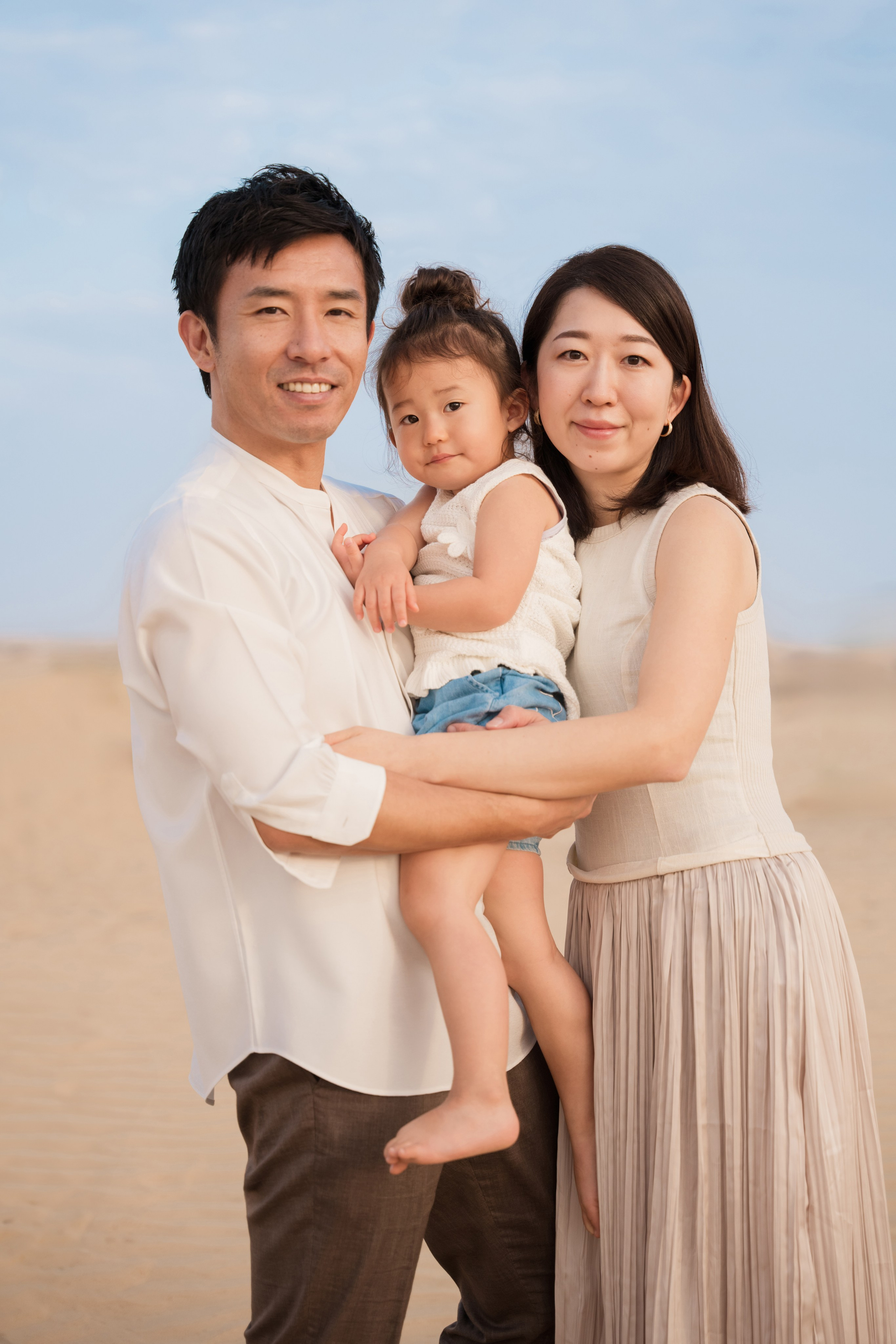 Sunrise in the dunes. Angela Iakovleva — Family Photographer in Dubai