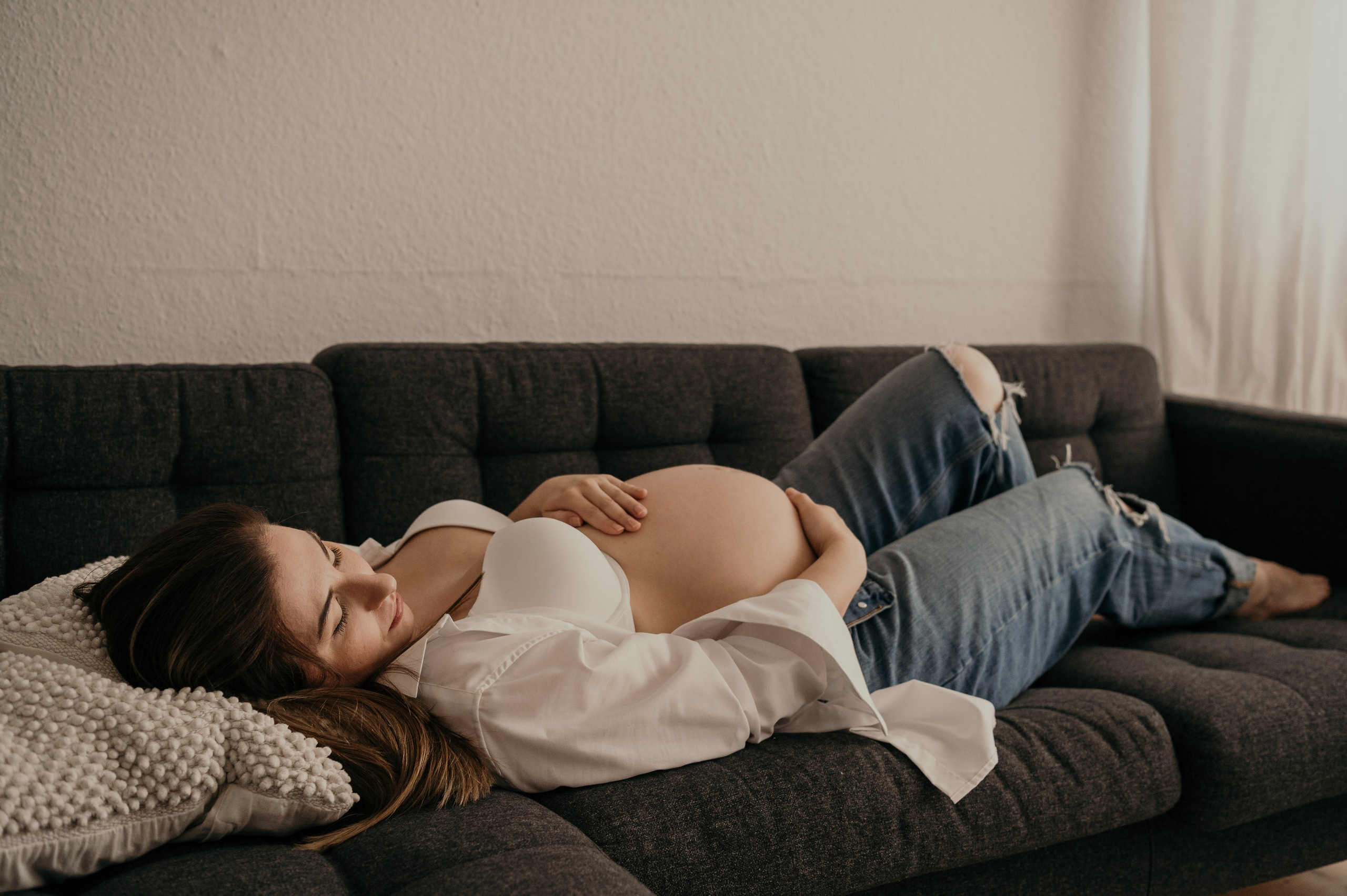 Hayley. Maternity Newborn and Family photographer Hamburg Claire Hambley