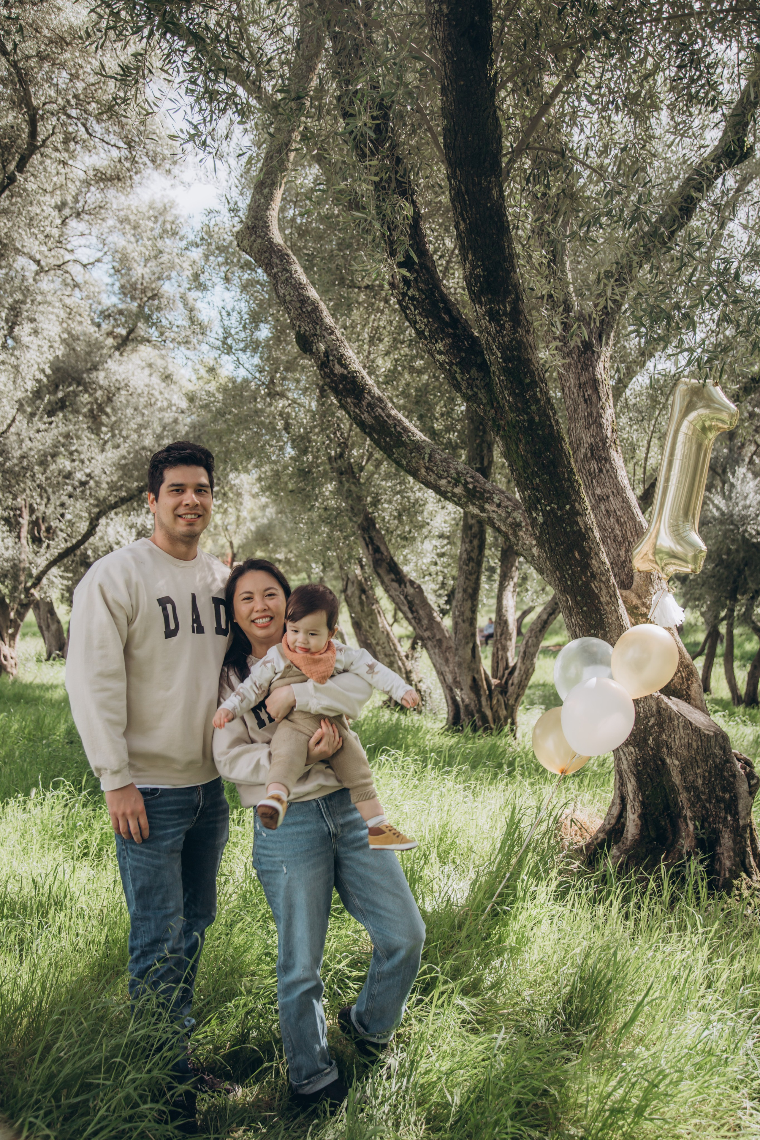 Family in nature. Family and children’s lifestyle photographer Elena Tumanova