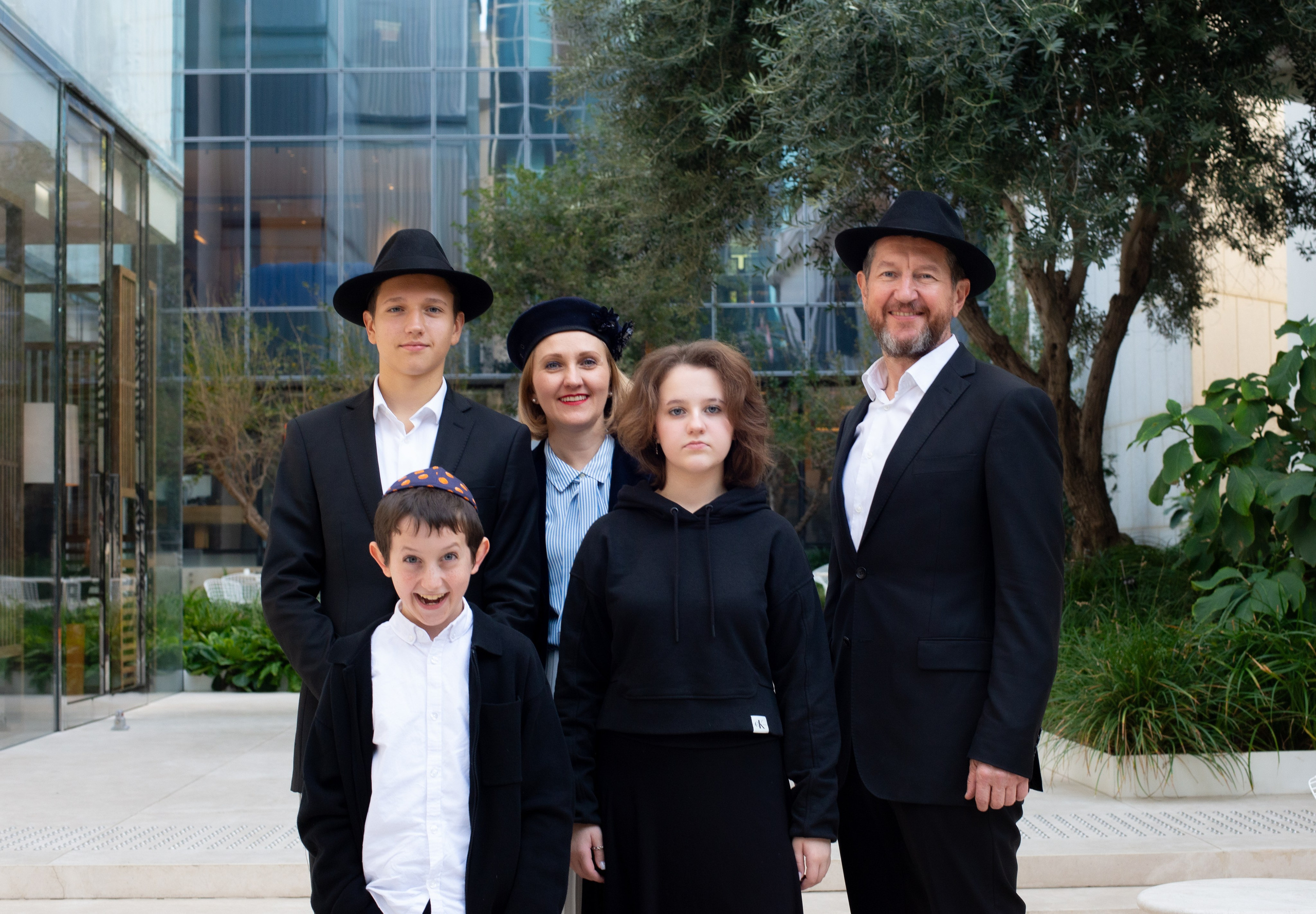 Пинхас и его семья. Визуальный брендинг